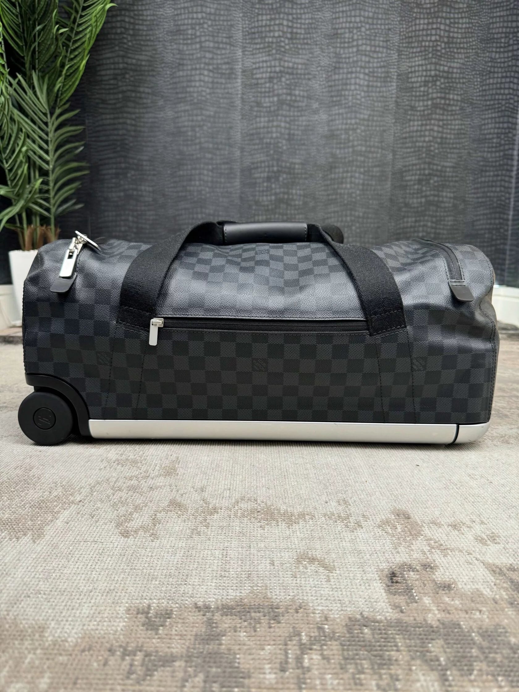 Louis Vuitton Horizon Soft Duffle 55 - Black Louis Vuitton