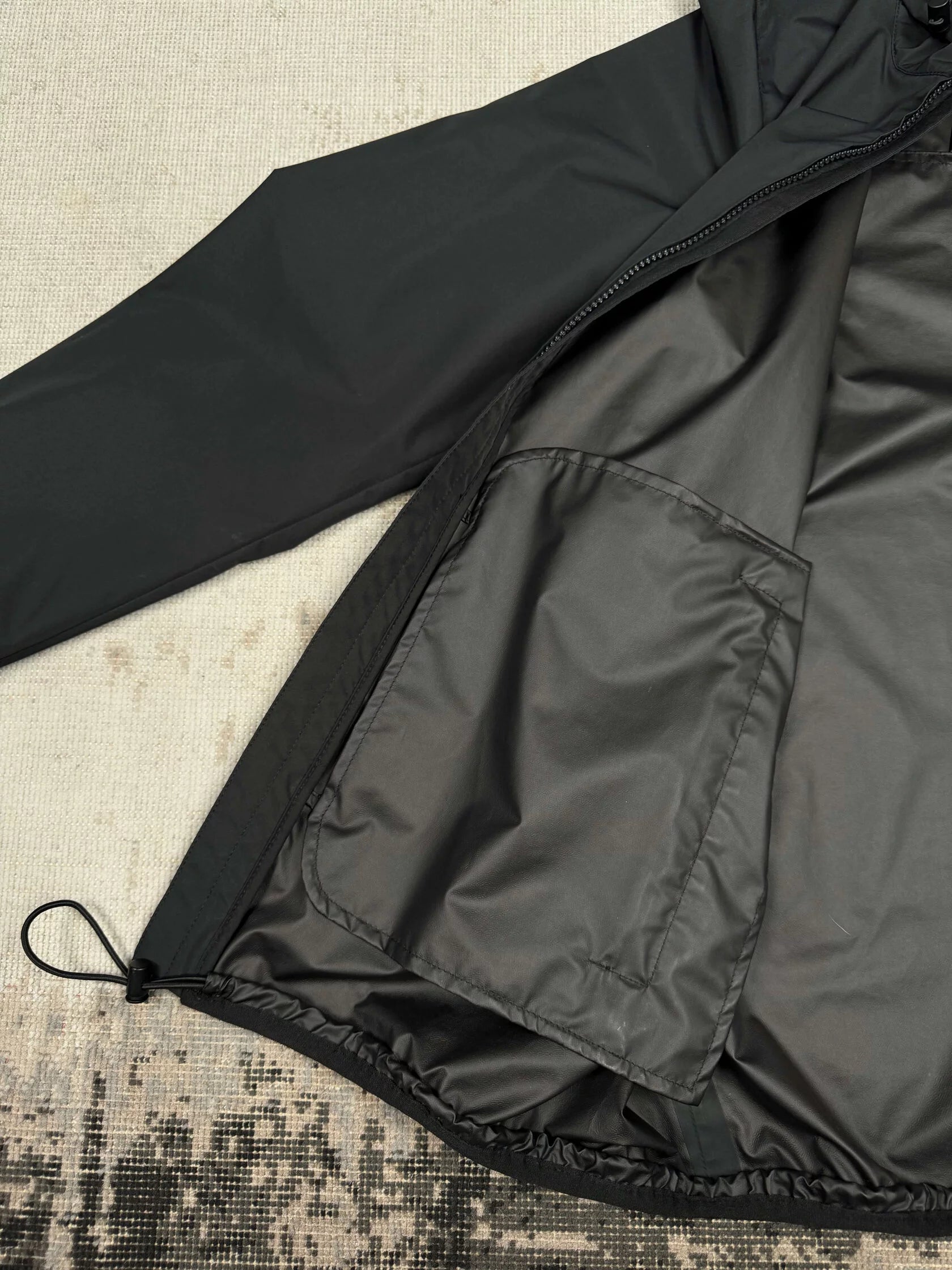 Dolce & Gabbana Plaque Rain Jacket - Black Dolce & Gabbana
