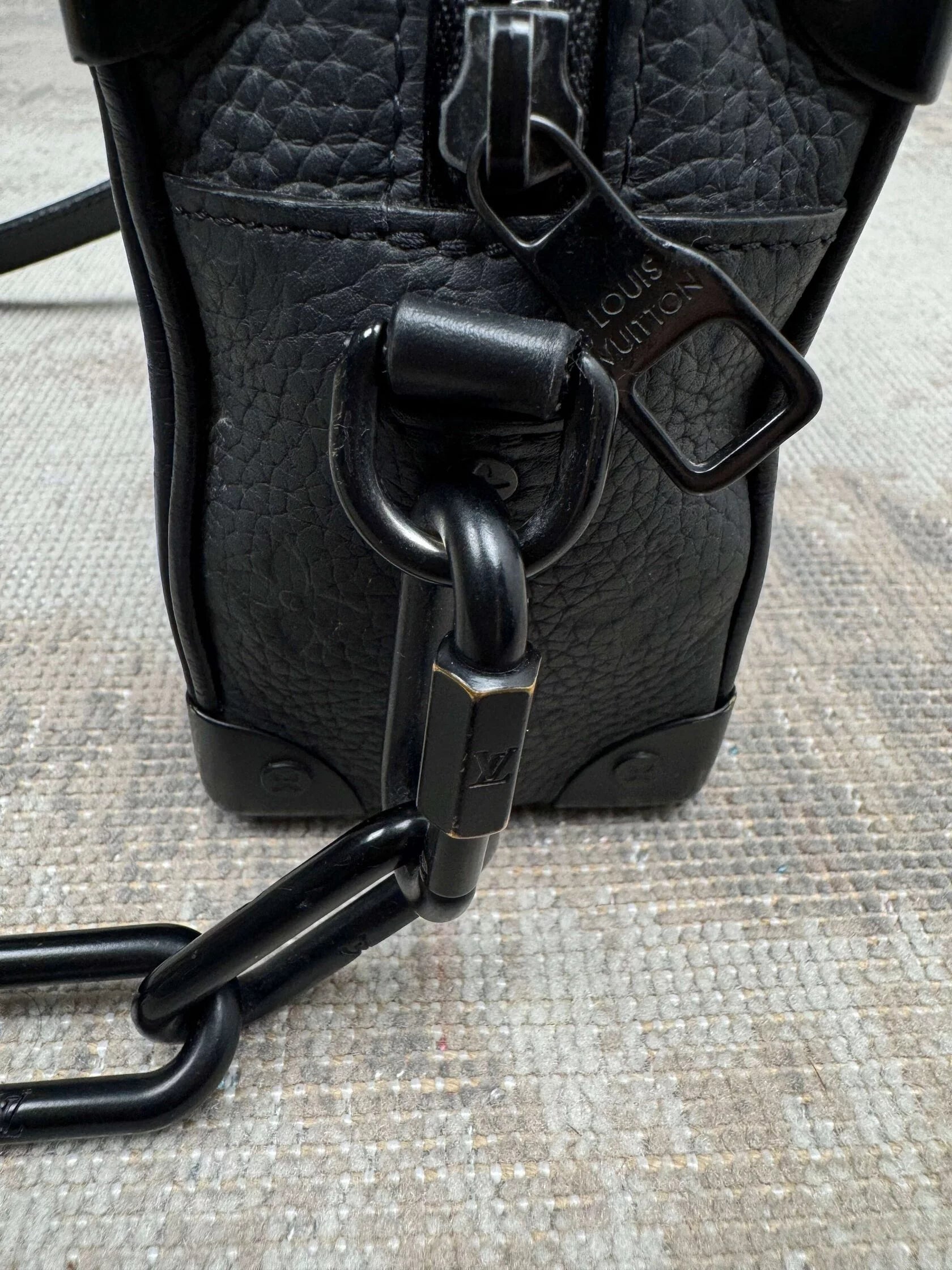 Louis Vuitton Horizon Soft Duffle 55 - Black Louis Vuitton