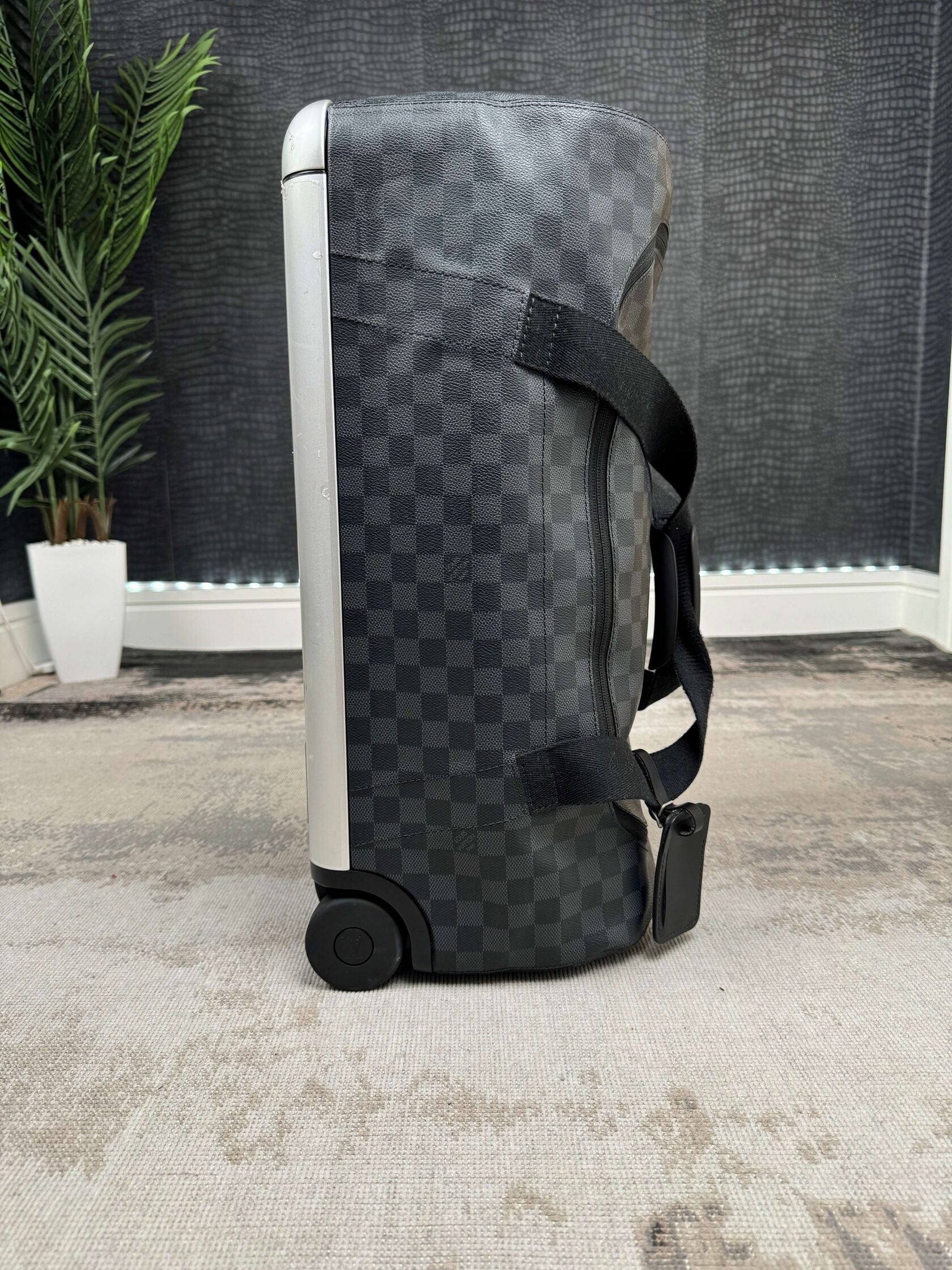 Louis Vuitton Horizon Soft Duffle 55 - Black Louis Vuitton