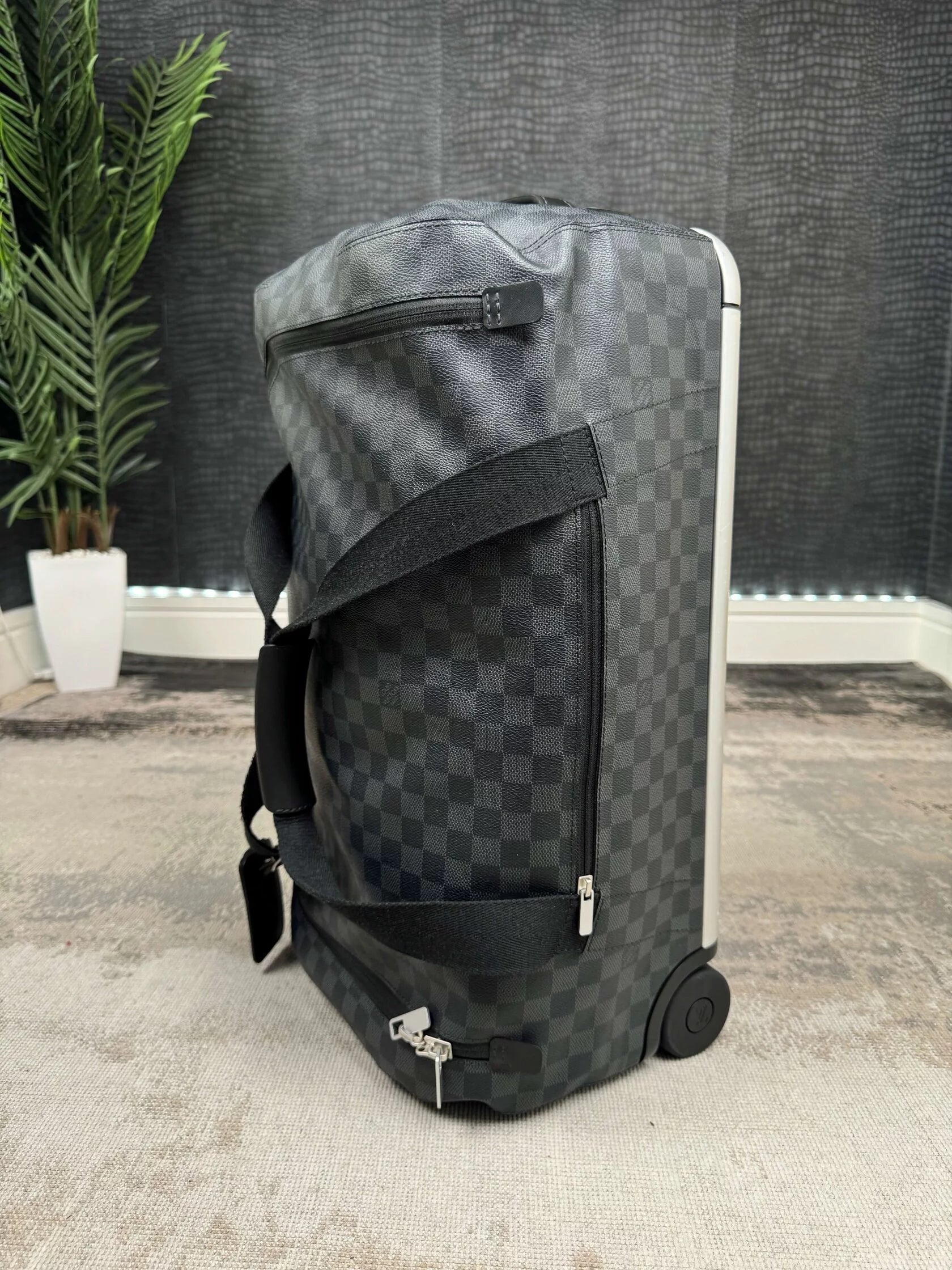 Louis Vuitton Horizon Soft Duffle 55 - Black Louis Vuitton
