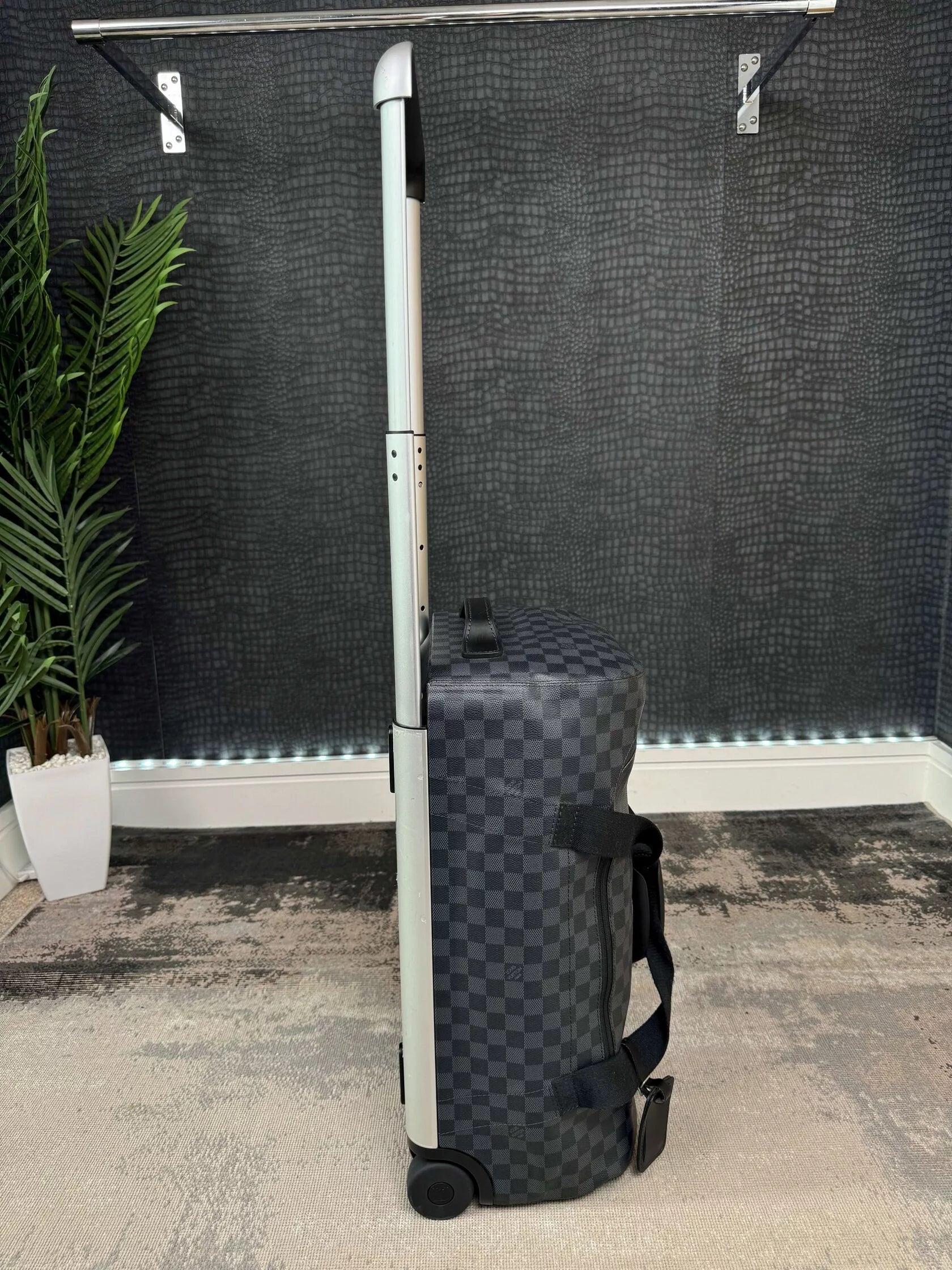 Louis Vuitton Horizon Soft Duffle 55 - Black Louis Vuitton