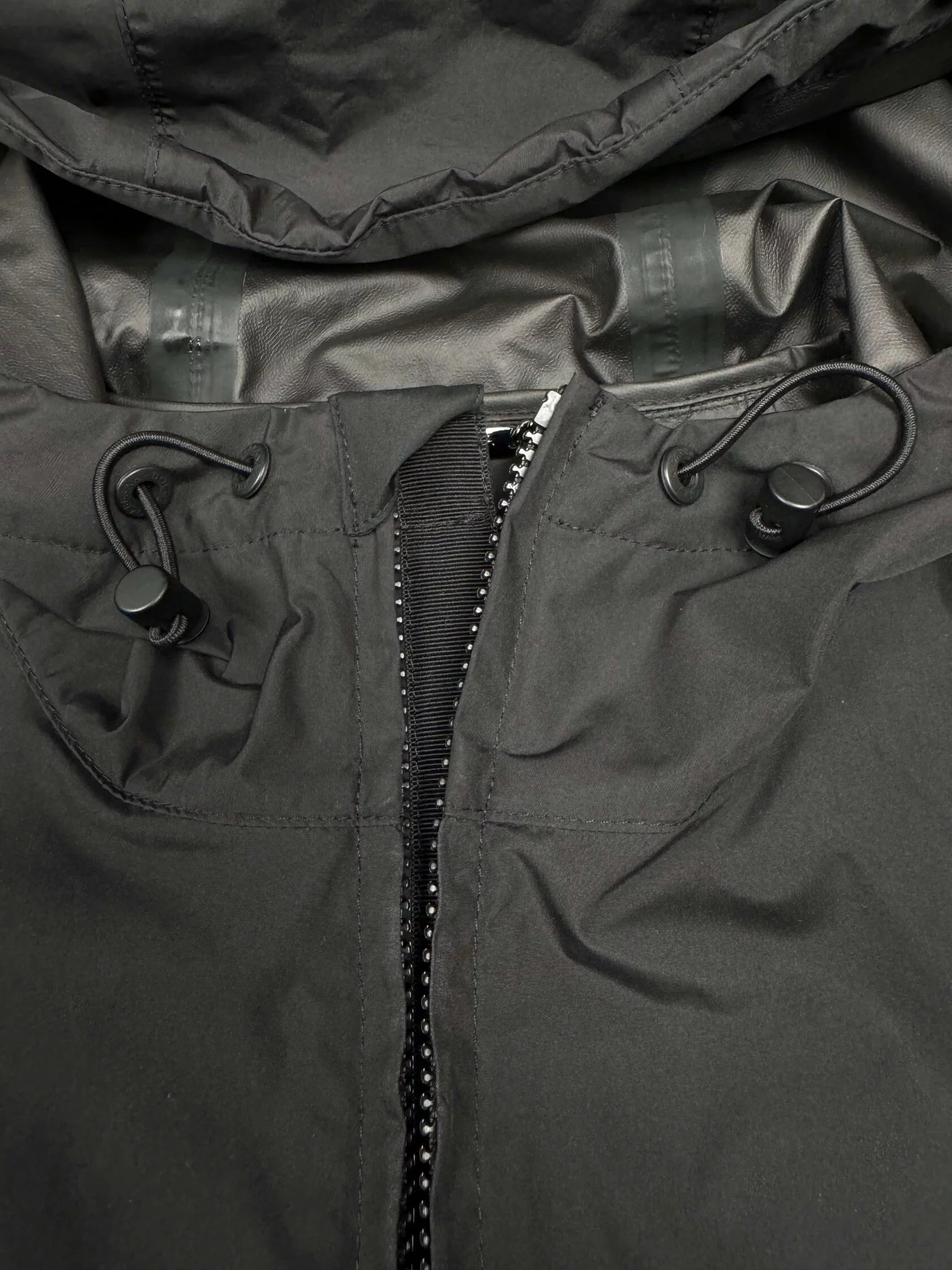 Dolce & Gabbana Plaque Rain Jacket - Black Dolce & Gabbana