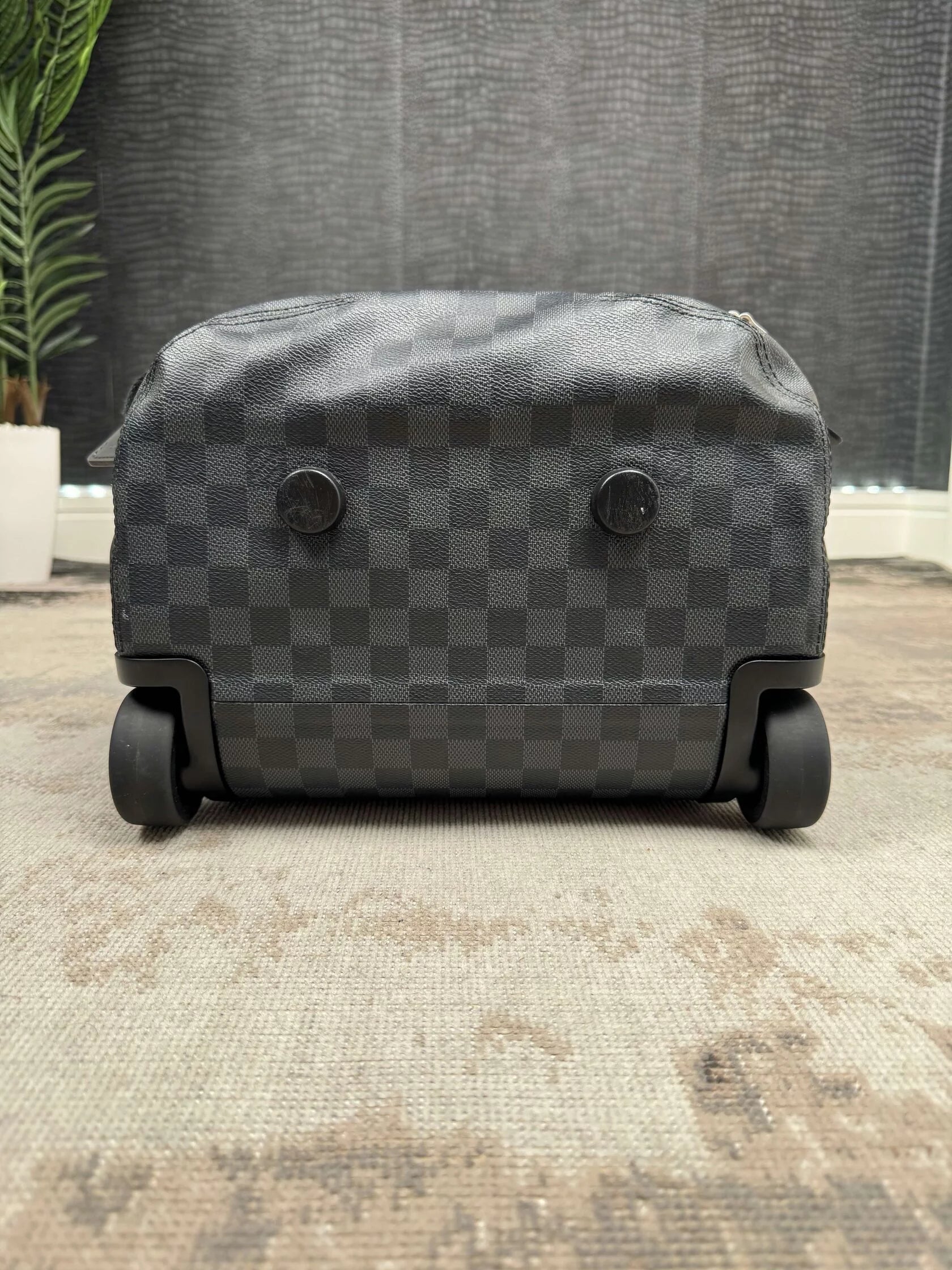 Louis Vuitton Horizon Soft Duffle 55 - Black Louis Vuitton