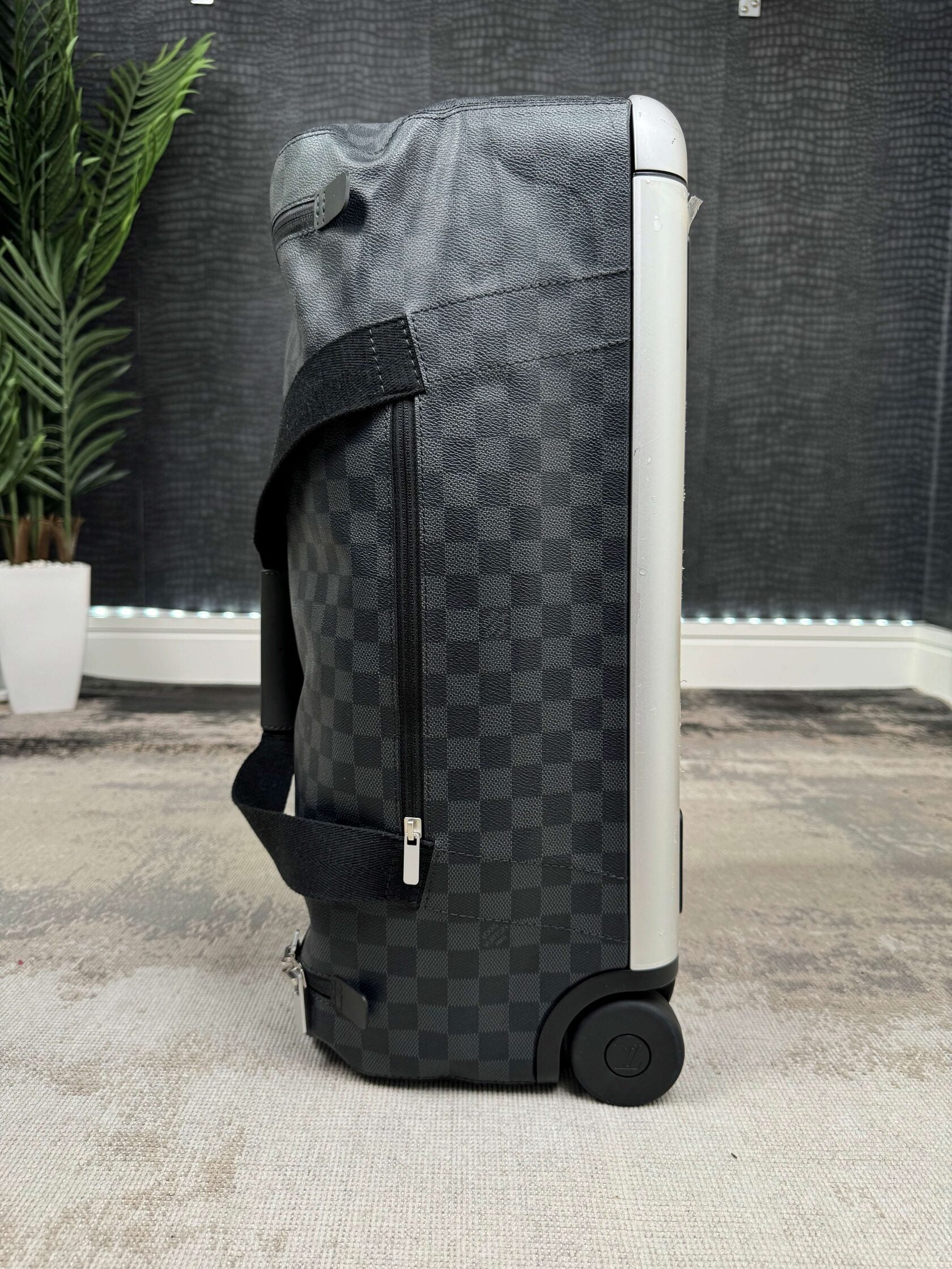 Louis Vuitton Horizon Soft Duffle 55 - Black Louis Vuitton