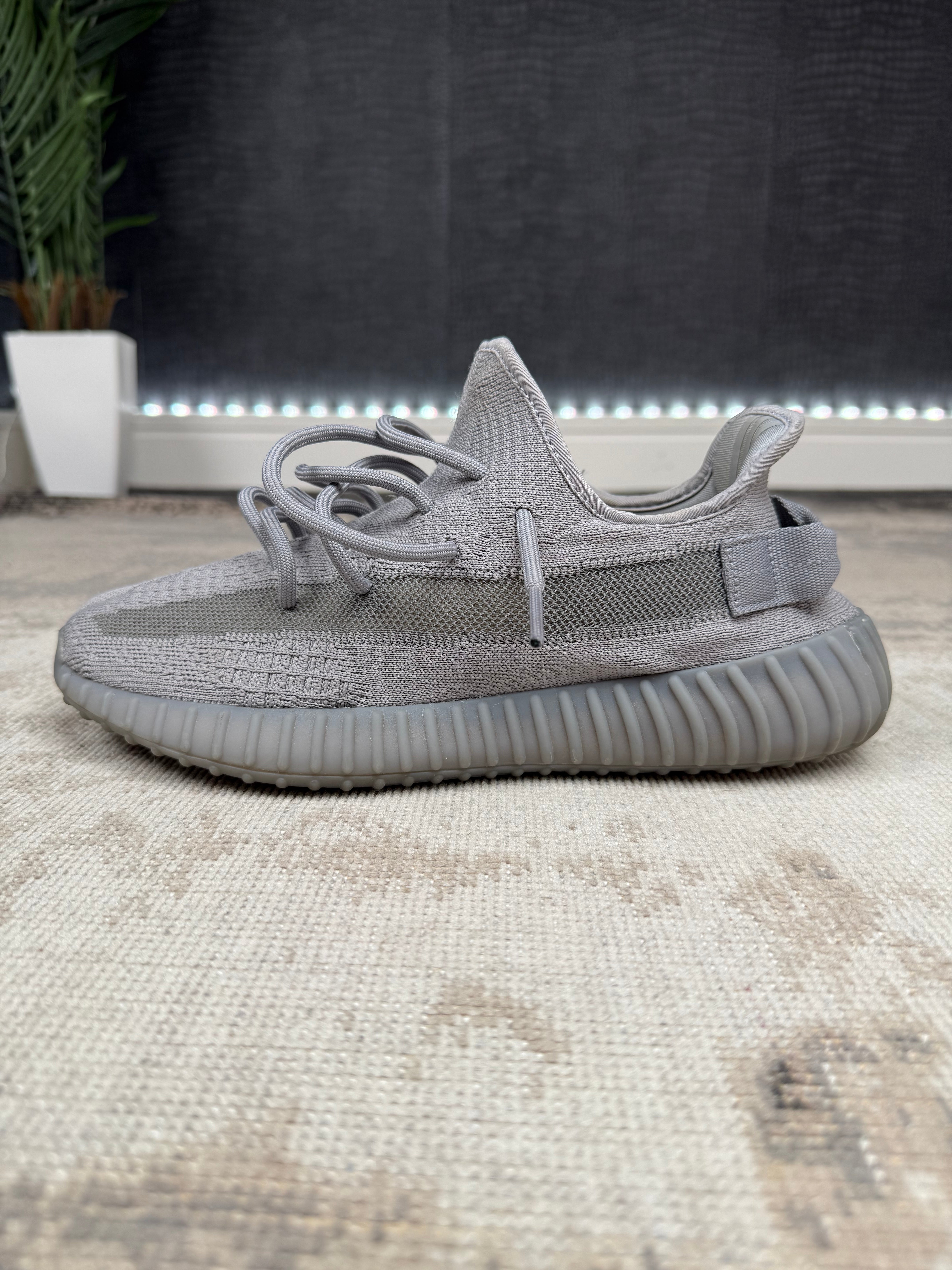 Yeezy 350 V2 Trainer - Steel Grey Yeezy