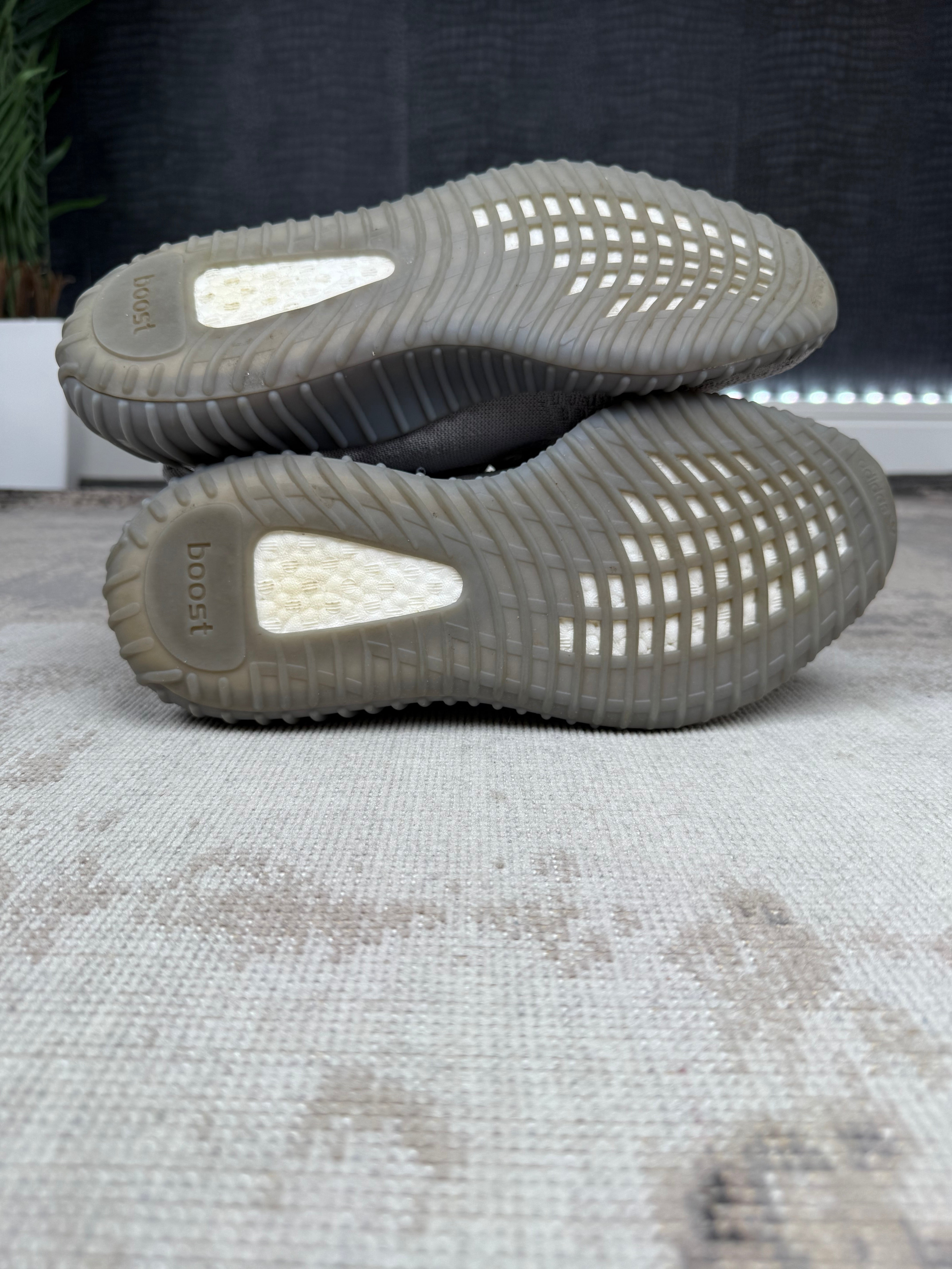 Yeezy 350 V2 Trainer - Steel Grey Yeezy