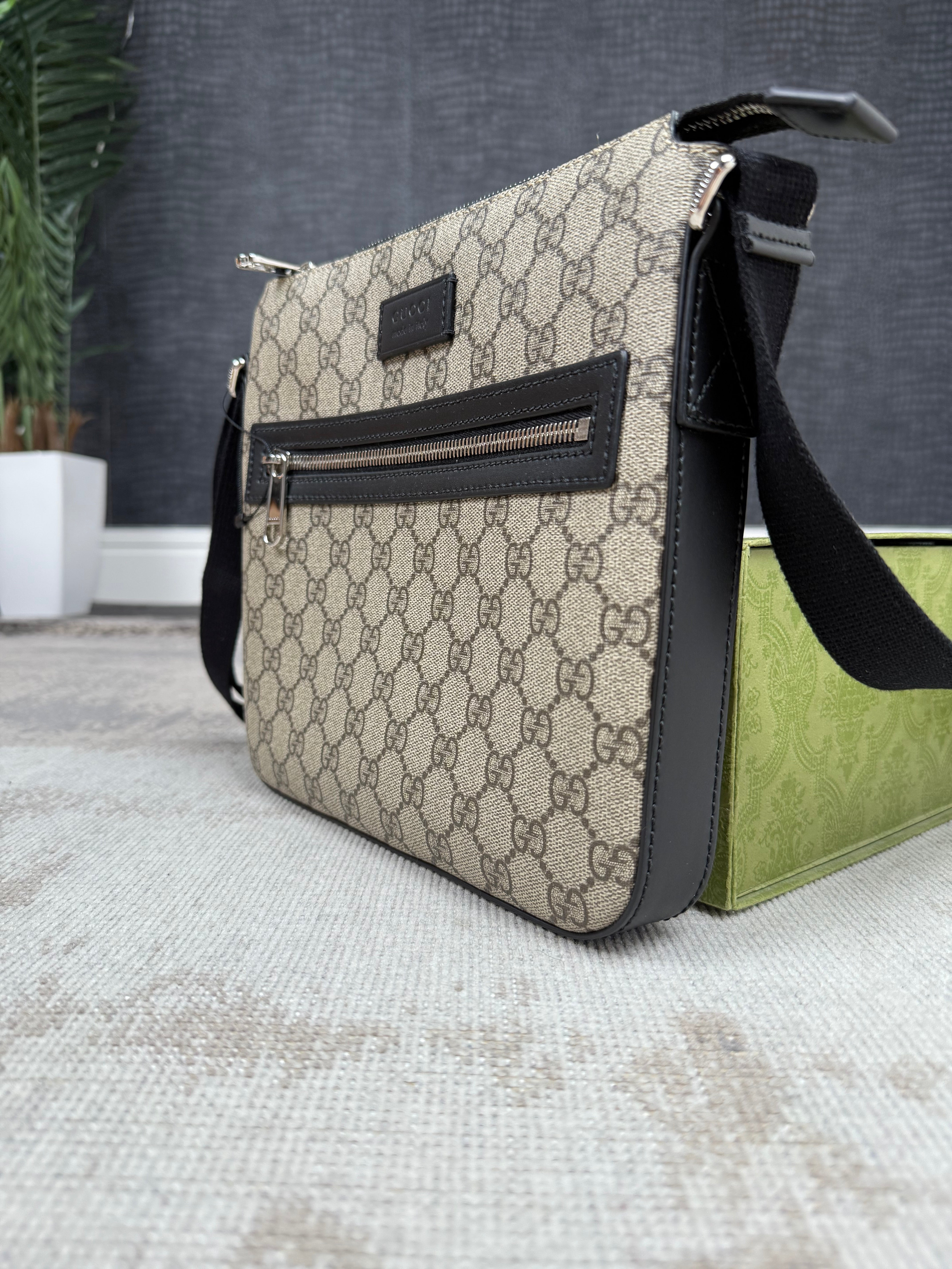 Gucci GG Supreme Messenger Bag - Beige (Unused) Gucci
