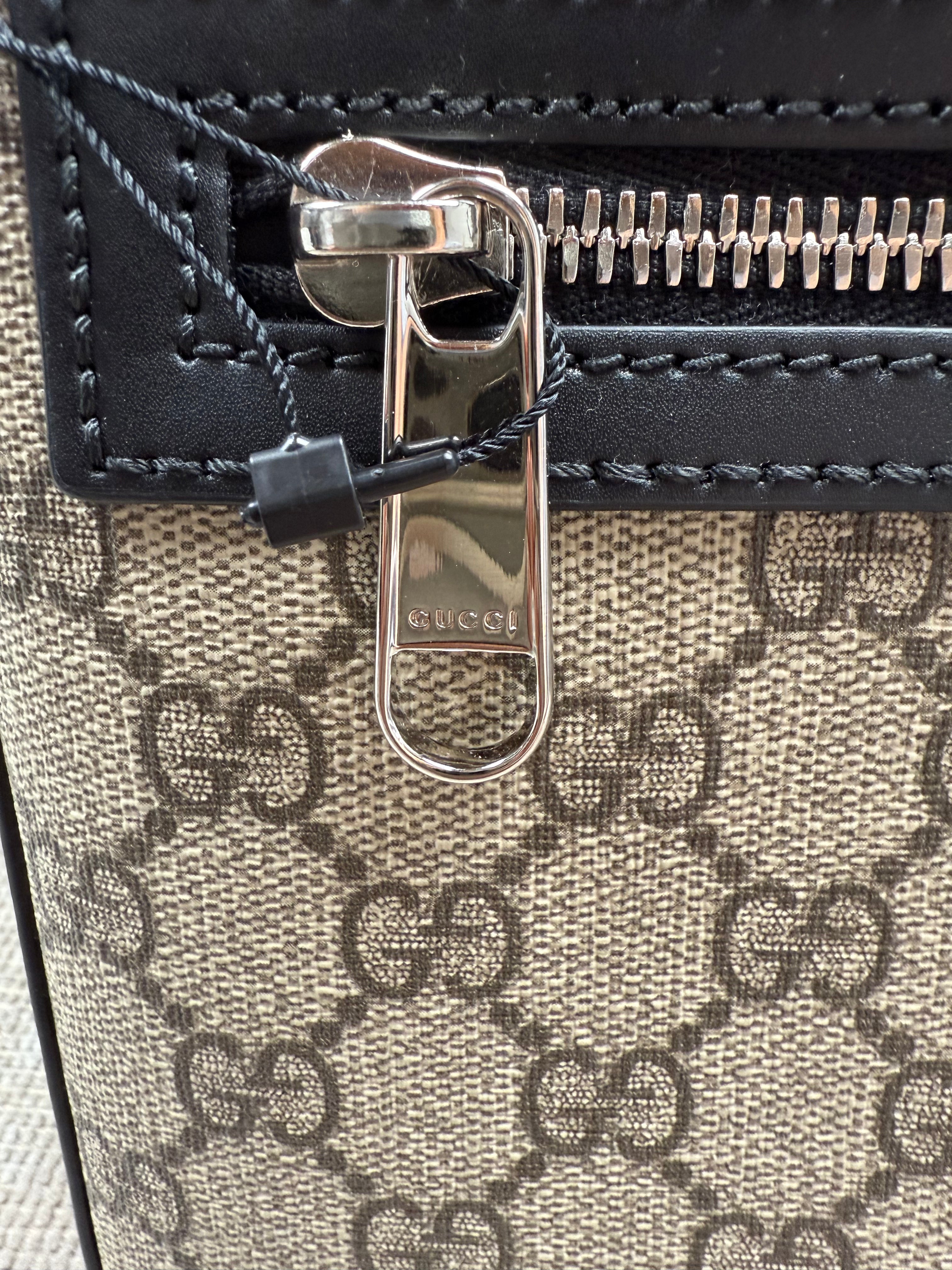 Gucci GG Supreme Messenger Bag - Beige (Unused) Gucci
