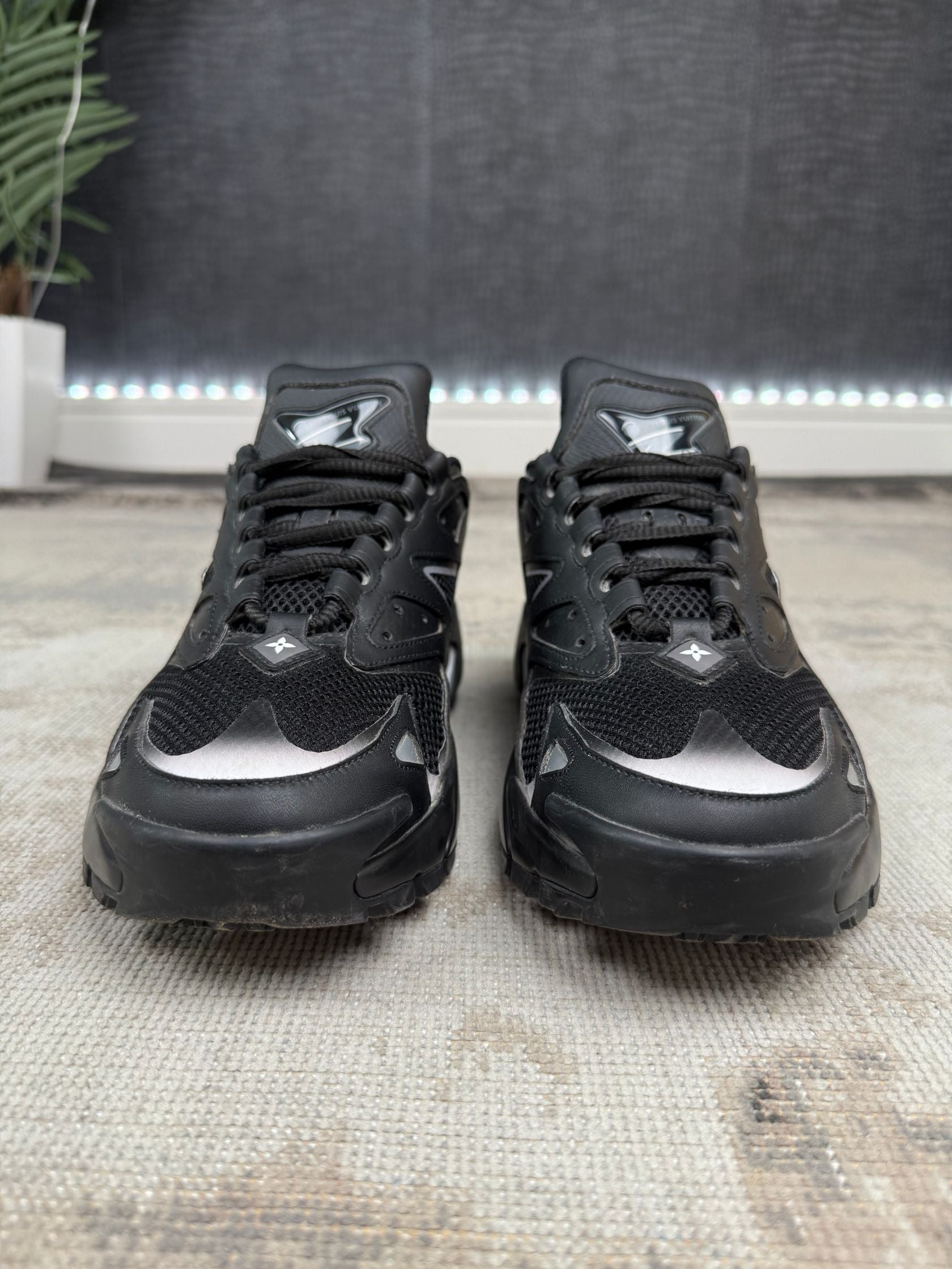 Louis Vuitton LV Runner Tatic Trainers - Black Louis Vuitton