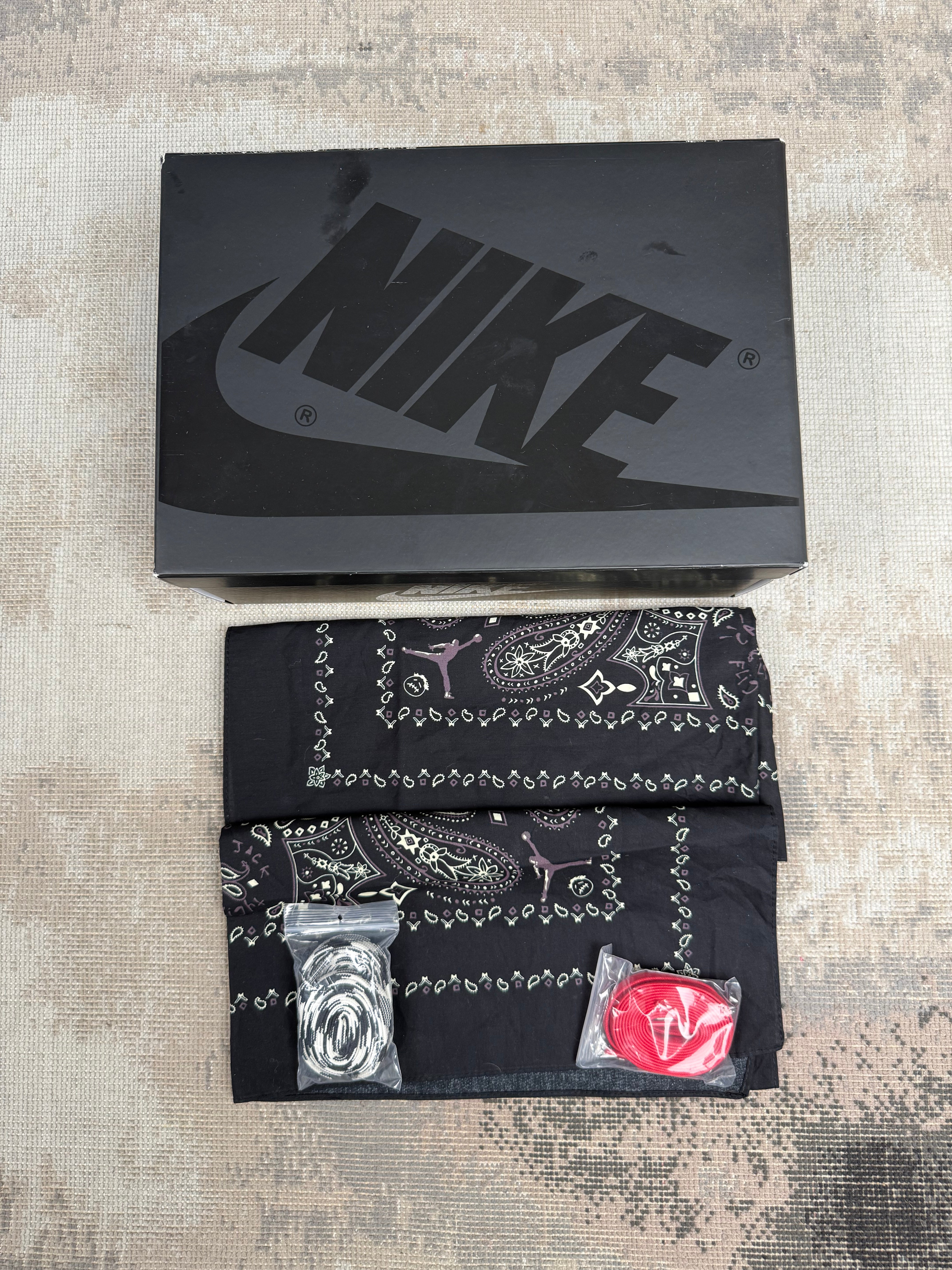 Nike Jordan 1 Retro Low OG SP Travis Scott Black Phantom Nike