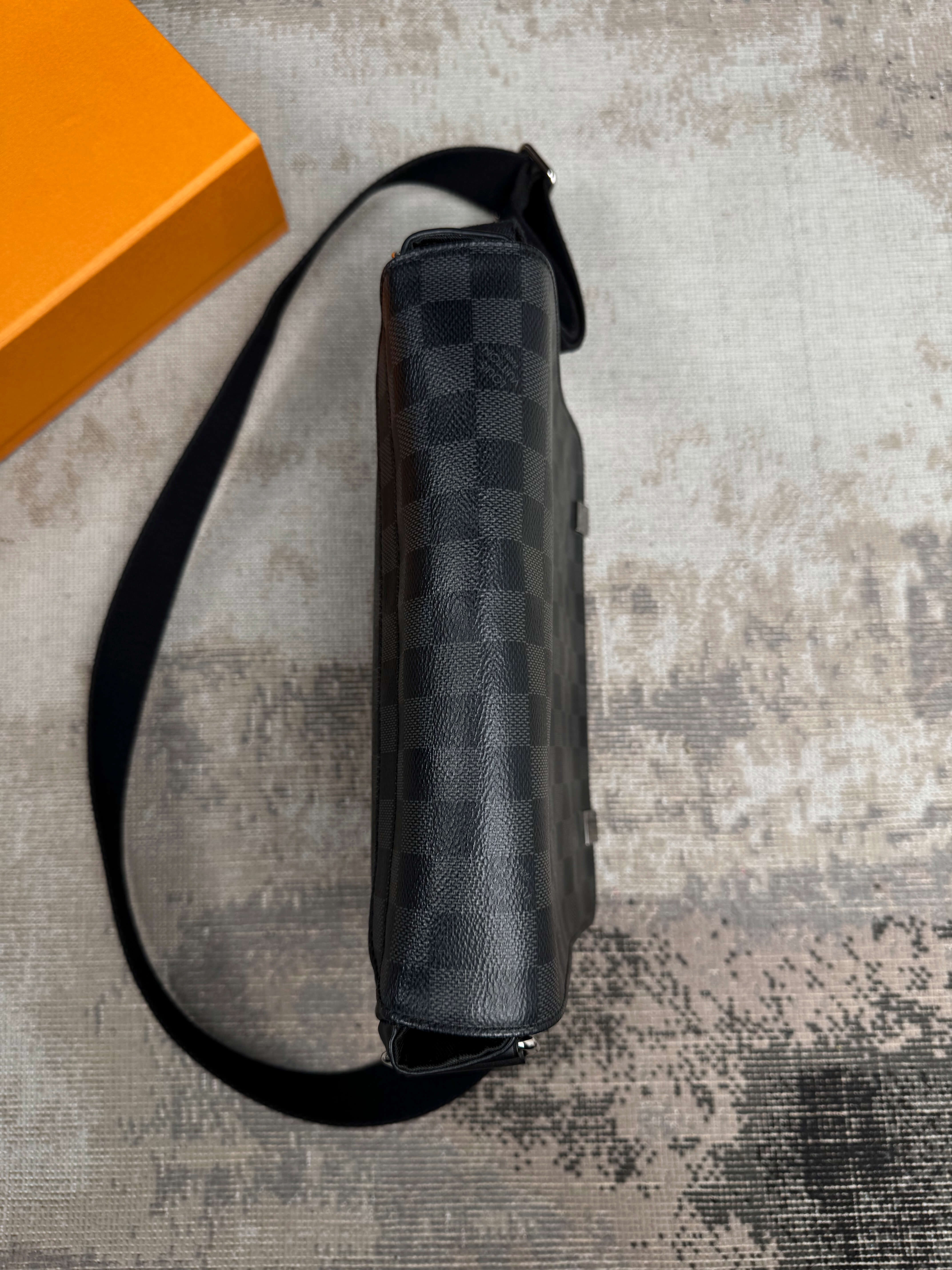 Louis Vuitton District PM Damier Messenger Bag Louis Vuitton