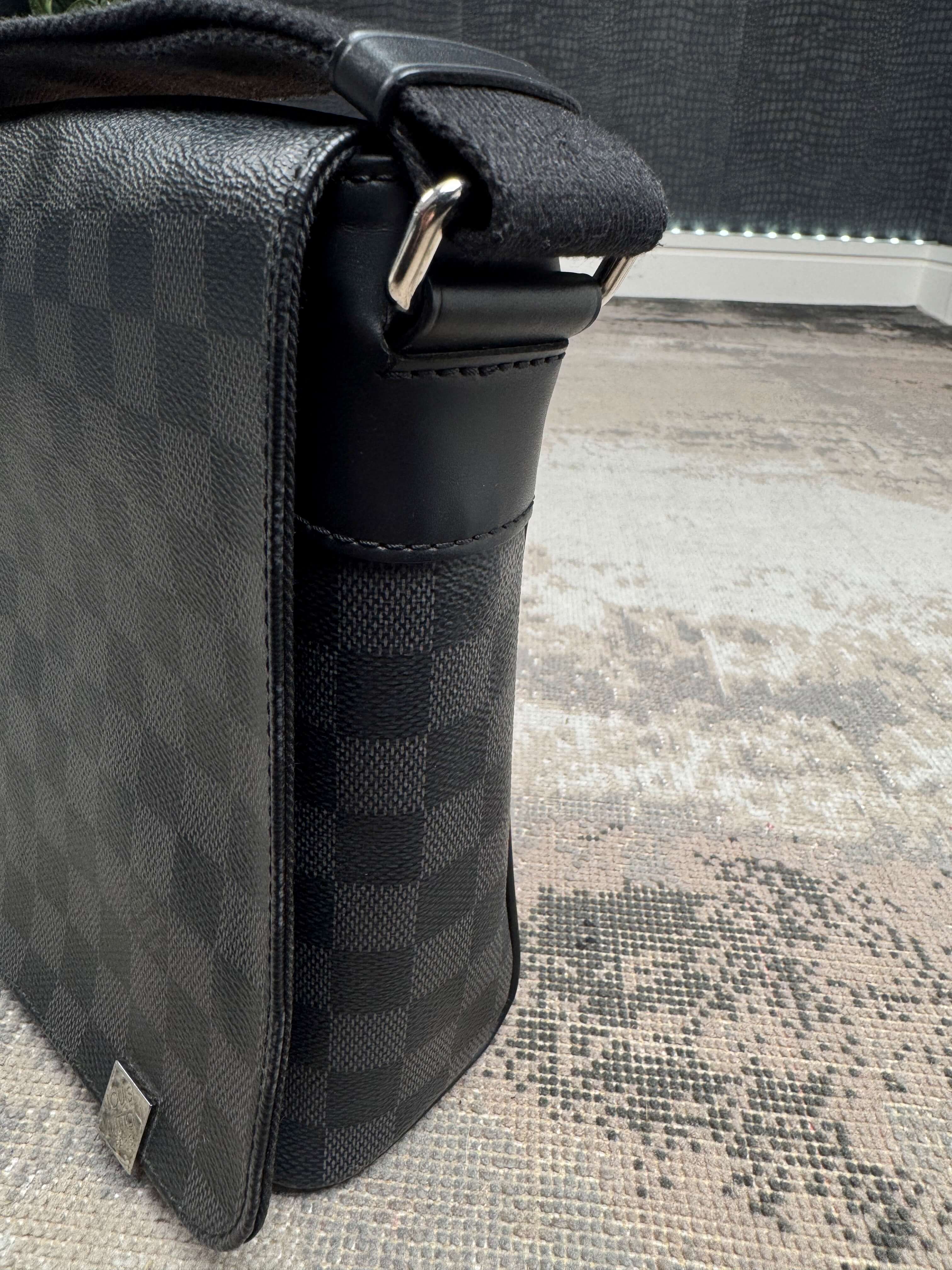 Louis Vuitton District PM Damier Messenger Bag Louis Vuitton