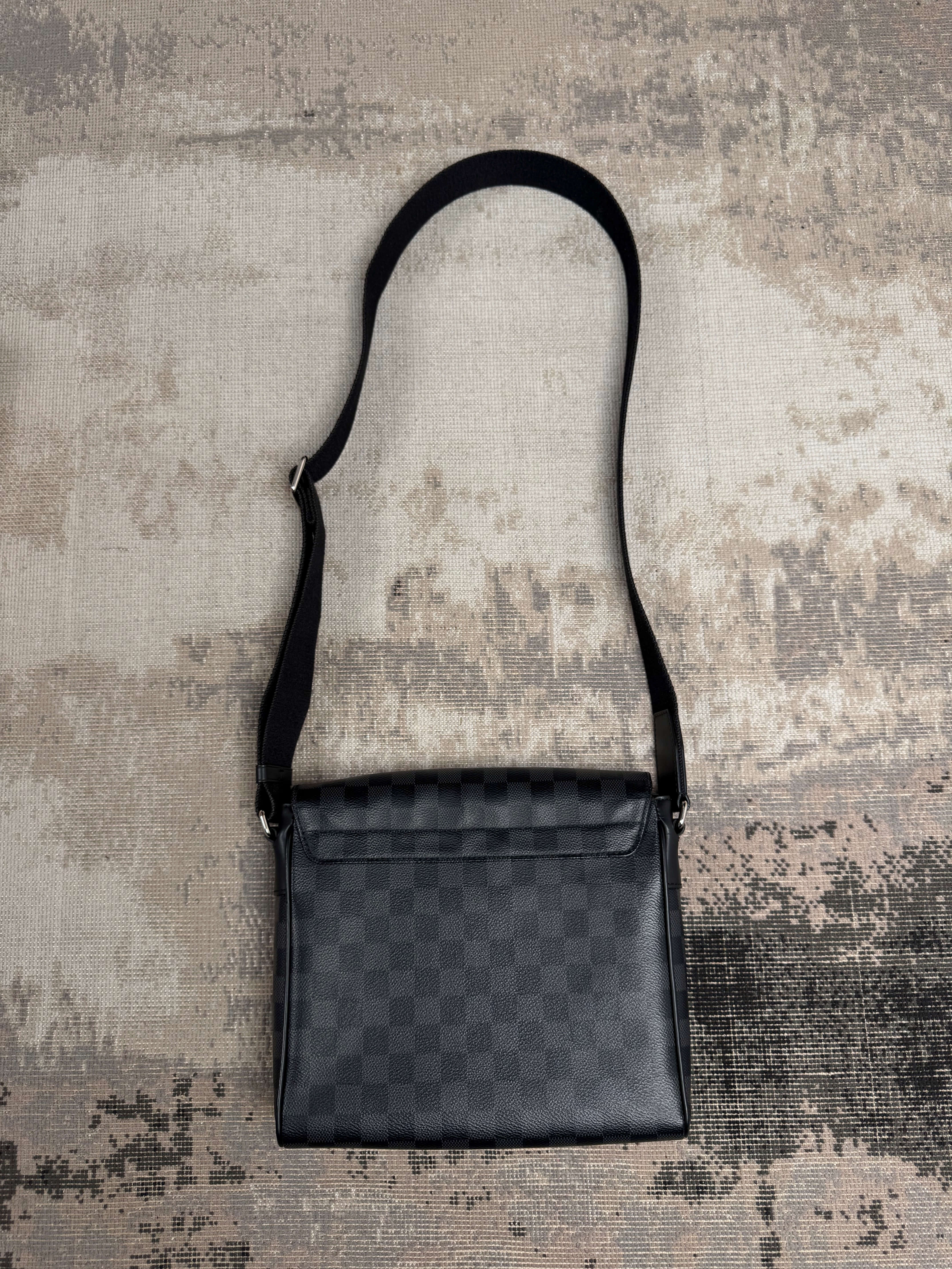 Louis Vuitton District PM Damier Messenger Bag Louis Vuitton