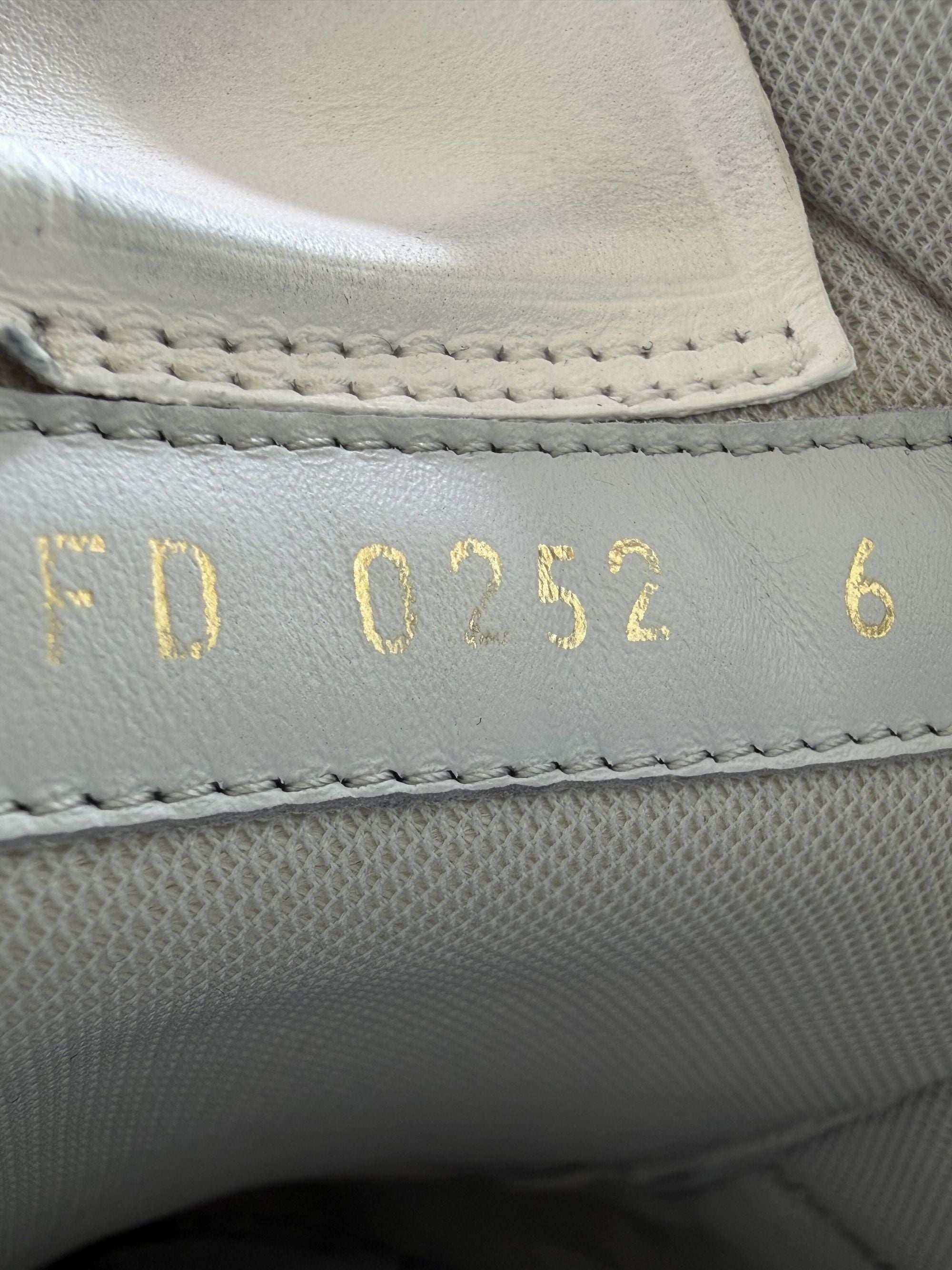 Louis Vuitton LV Signature Trainer - White Louis Vuitton