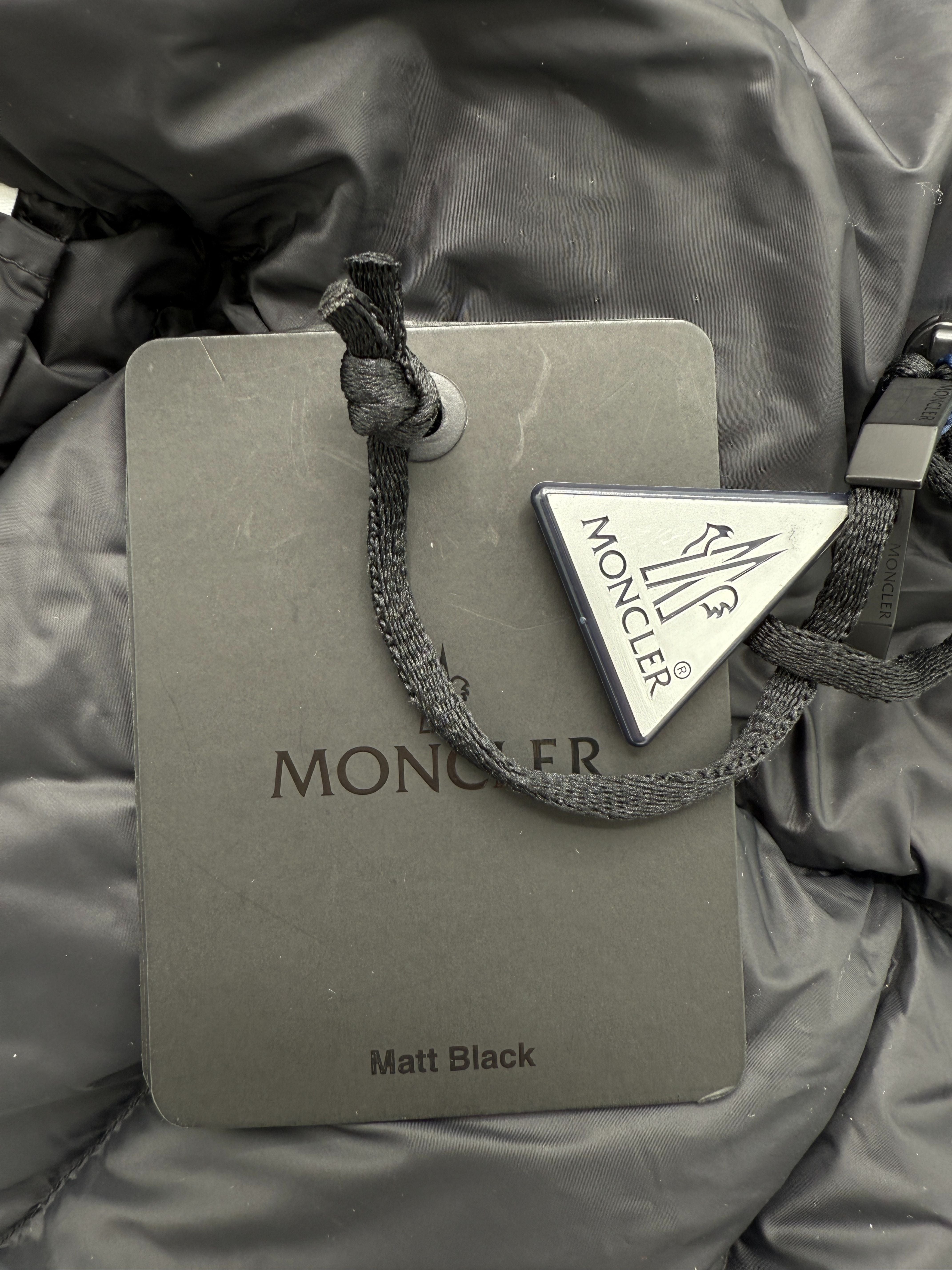 Moncler Gardy Hooded Short Down Jacket - Black (Unused) Moncler
