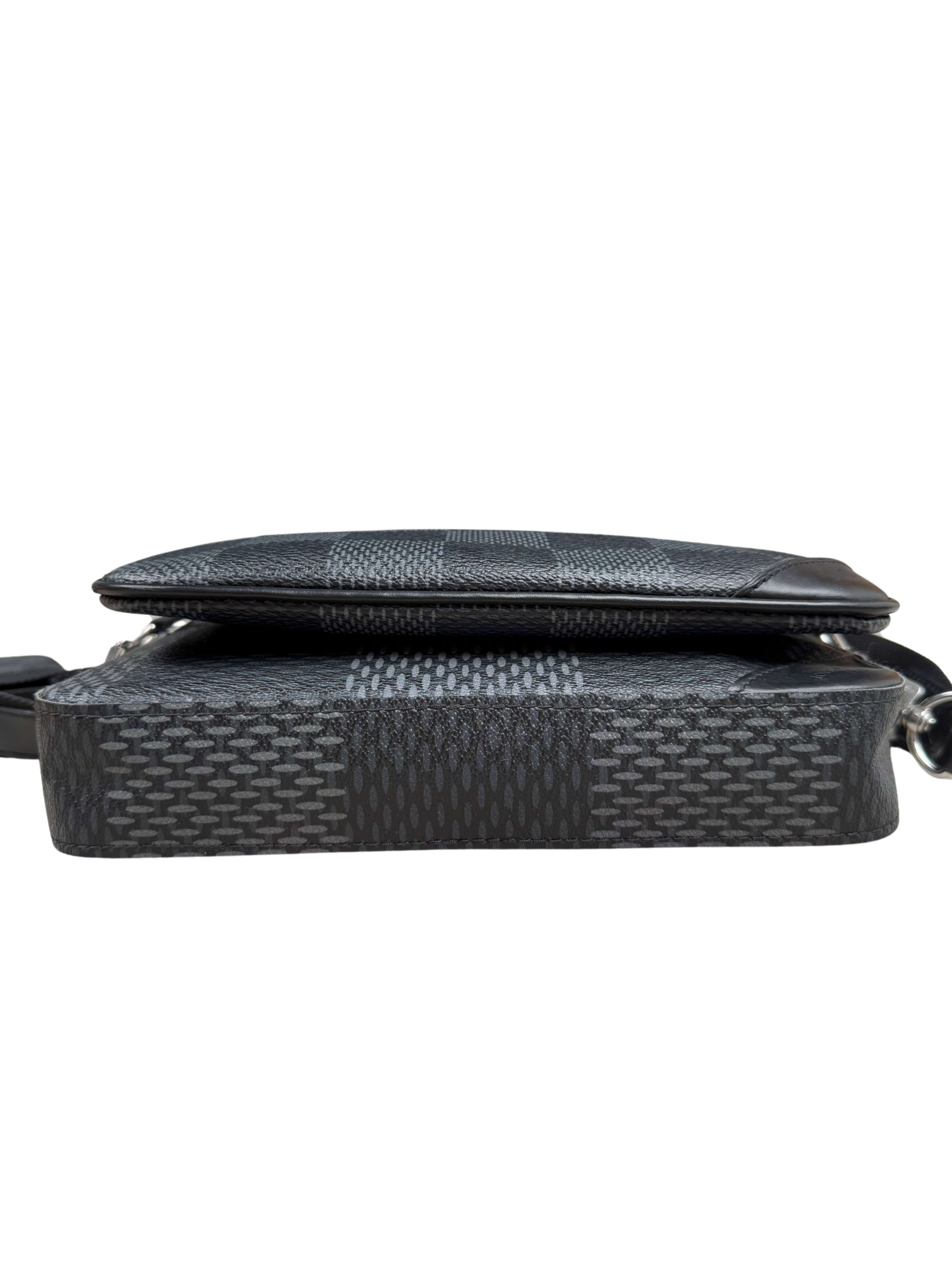 Louis Vuitton Trio Messenger Bag - Black