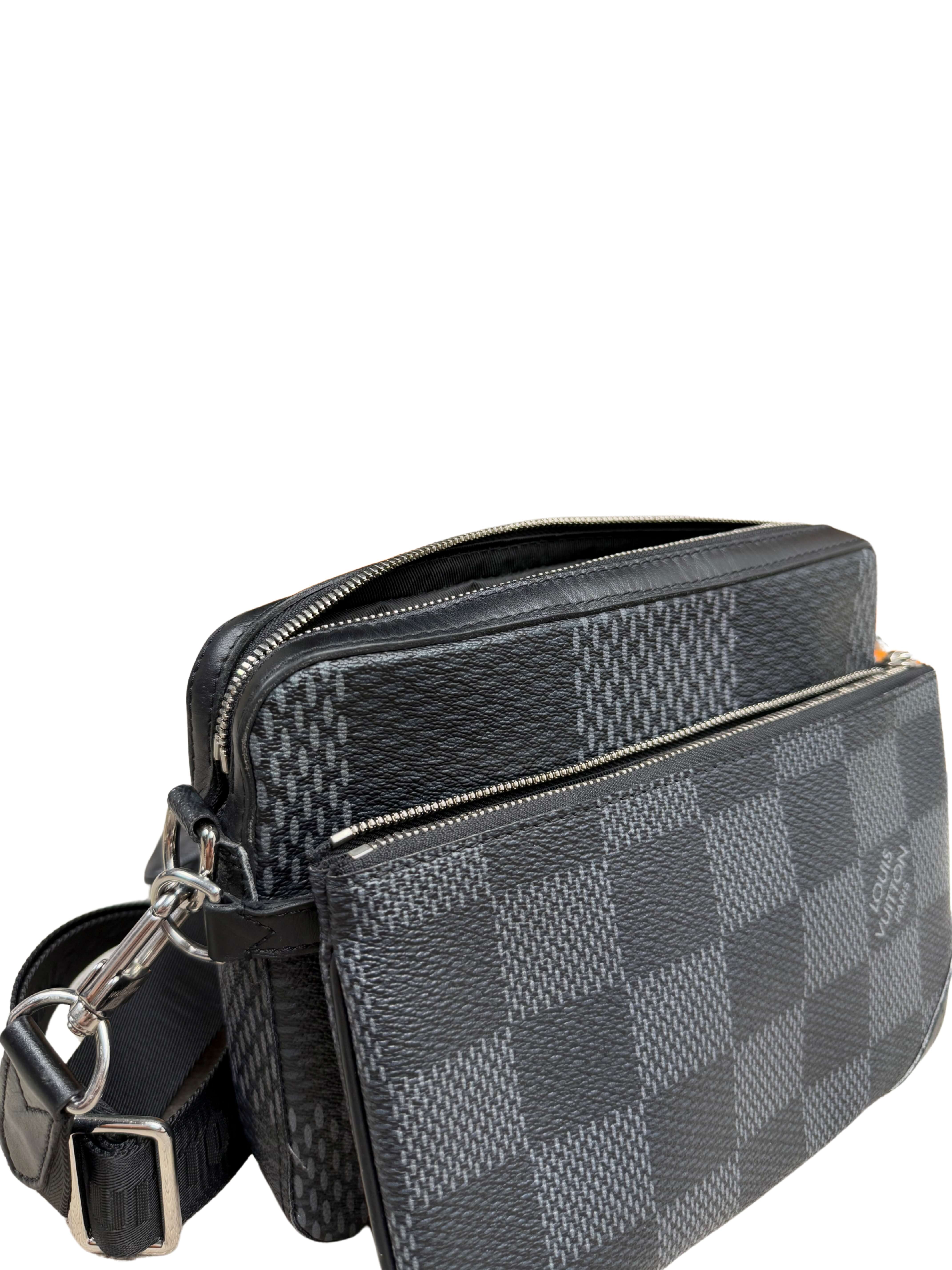 Louis Vuitton Trio Messenger Bag - Black