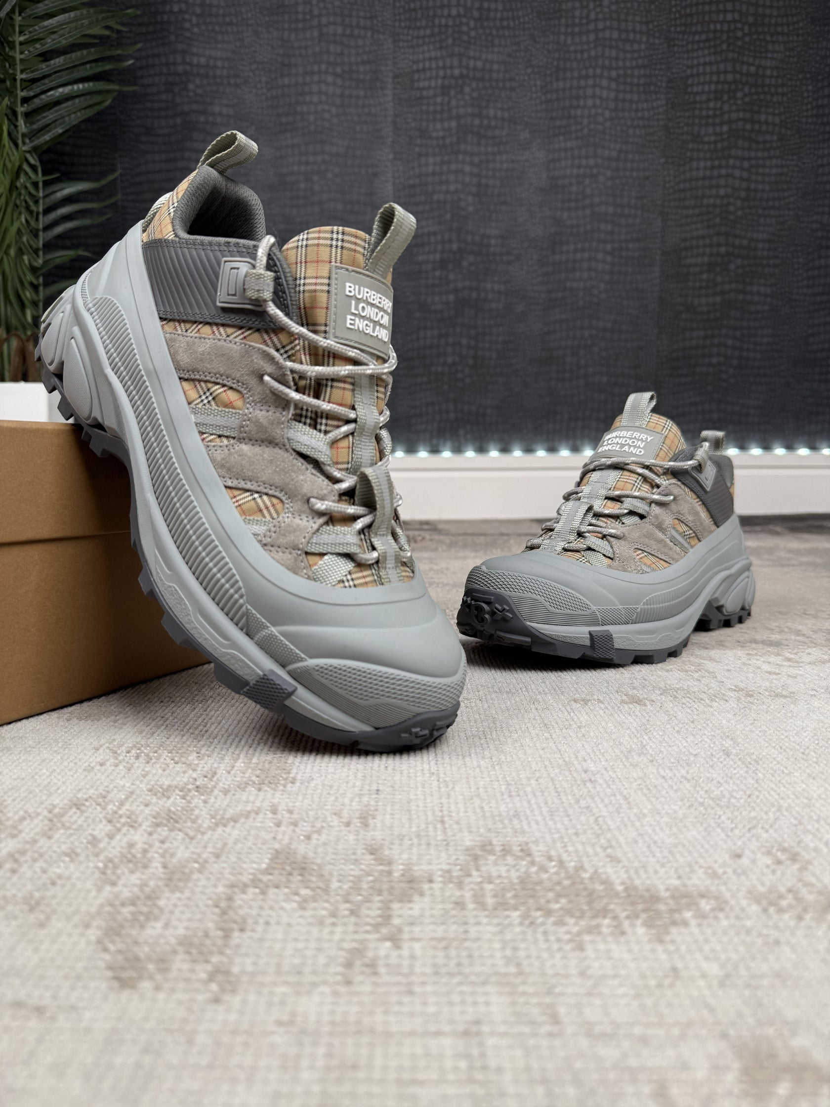 Burberry Arthur Check Trainers - Grey Burberry