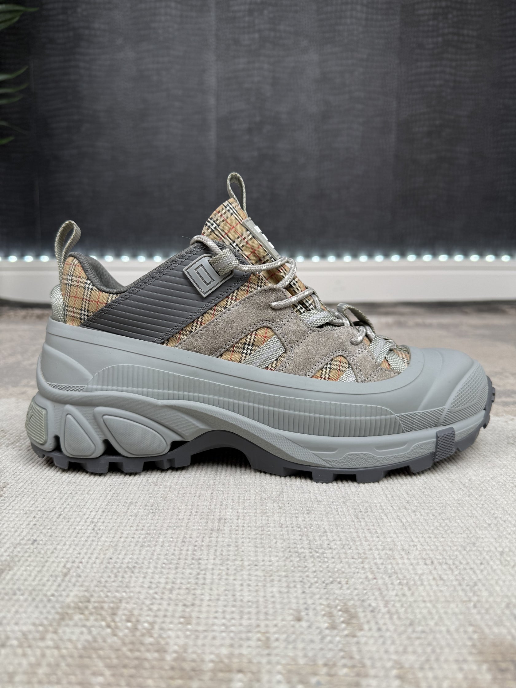Burberry Arthur Check Trainers - Grey Burberry