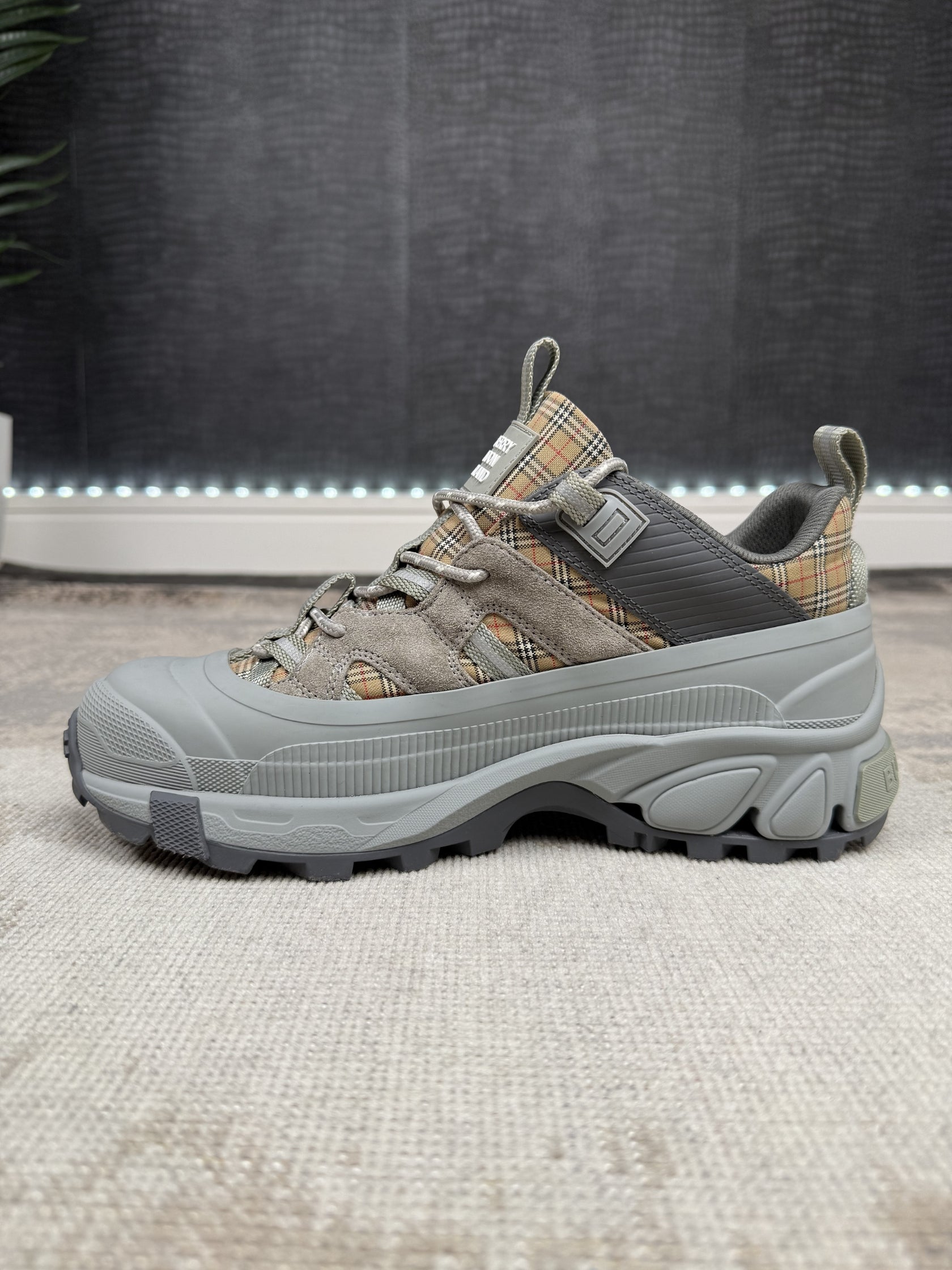 Burberry Arthur Check Trainers - Grey Burberry