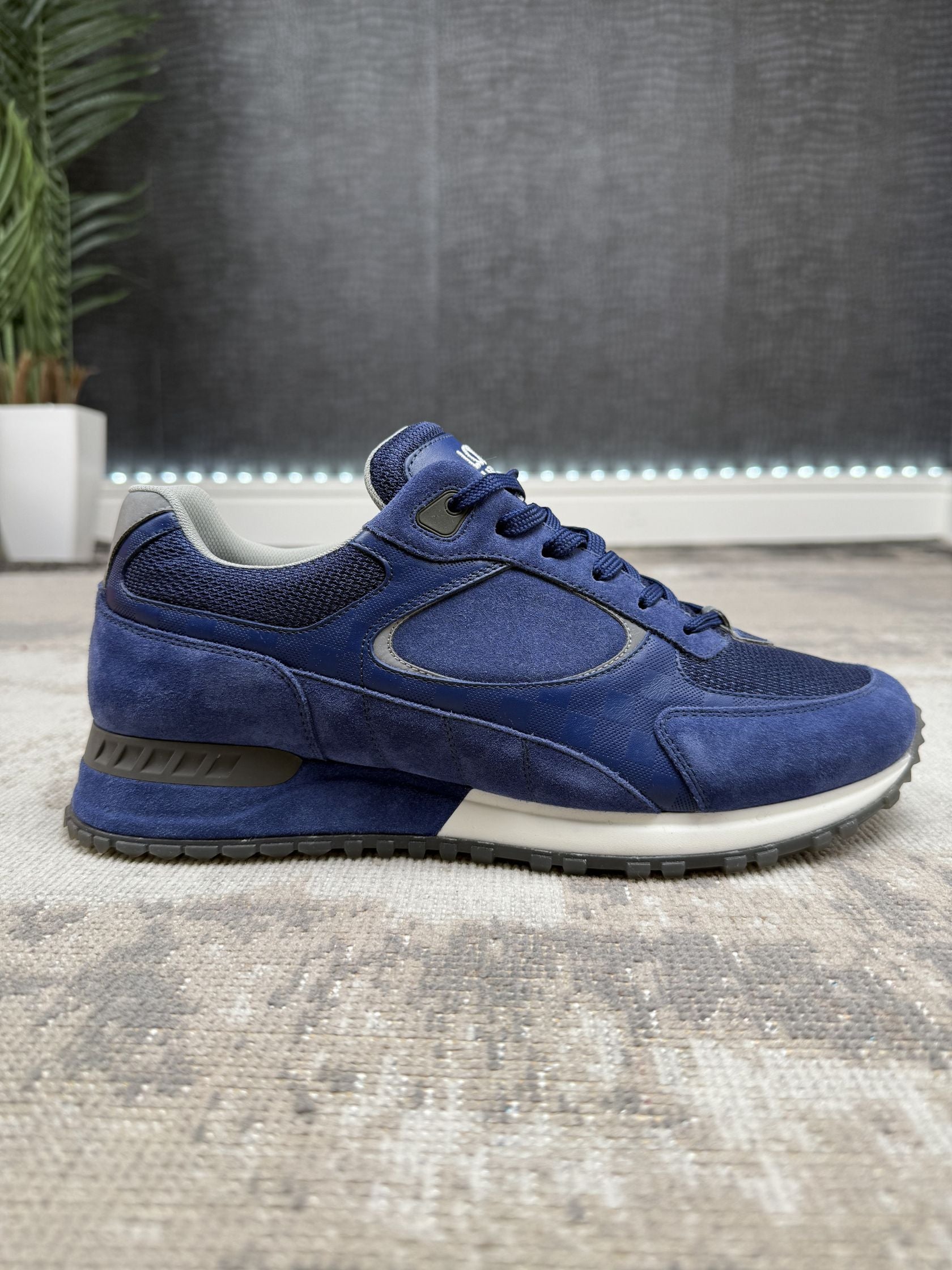 Louis Vuitton Damier Run Away Trainer - Blue Louis Vuitton