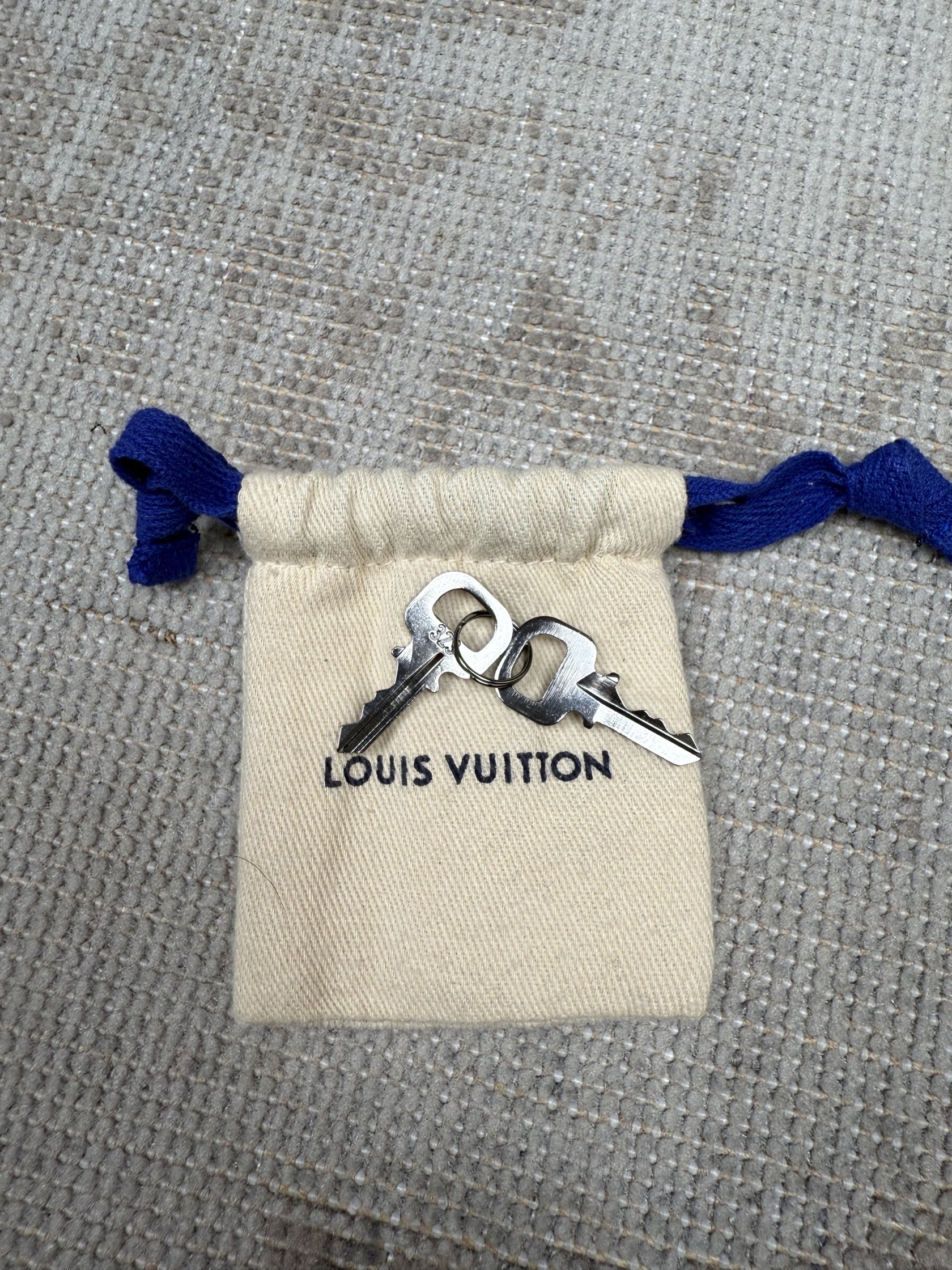 Louis Vuitton 45 Keepal Bag - Grey Louis Vuitton