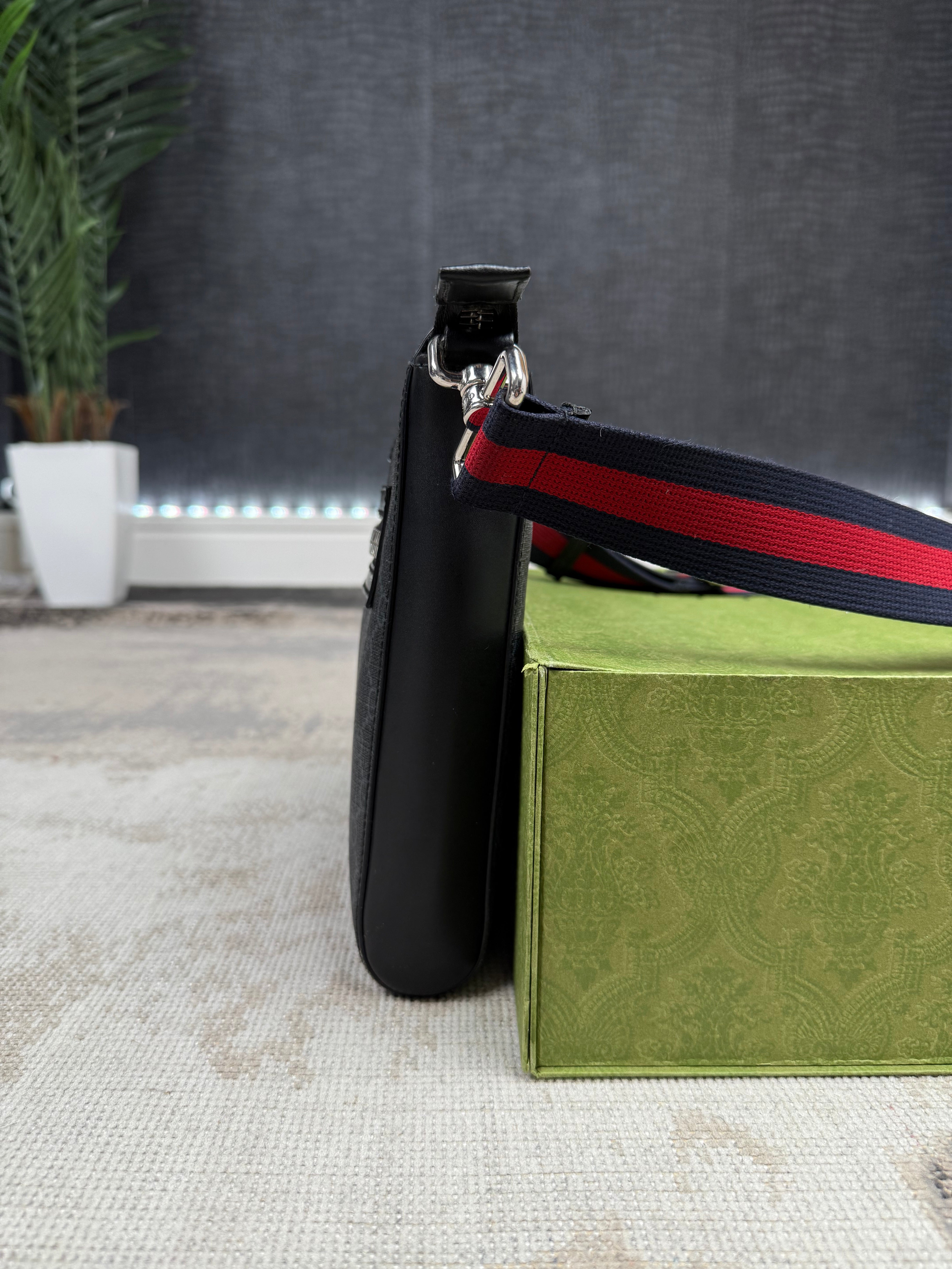 Gucci GG Supreme Messenger Bag (Small) - Black