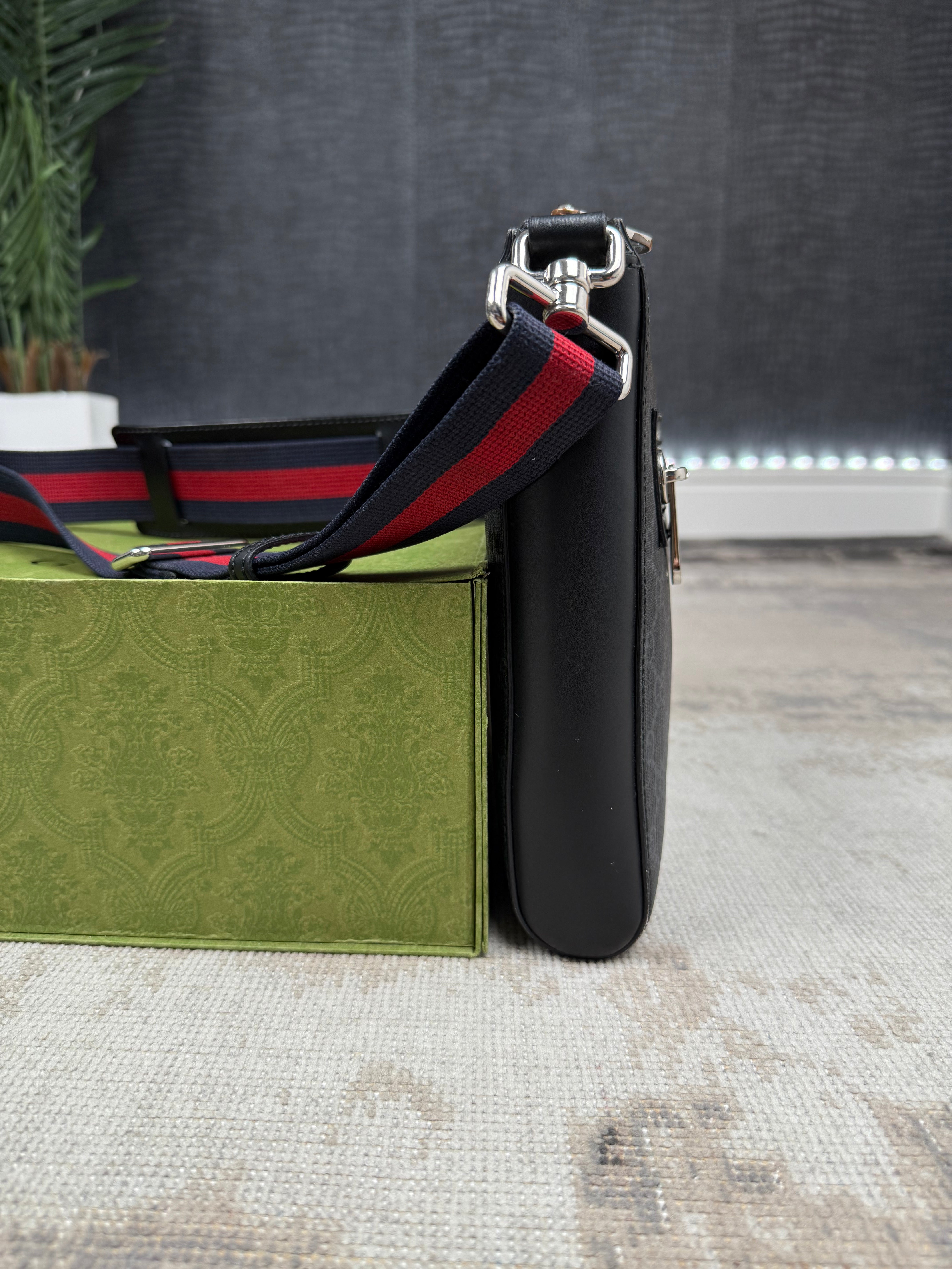 Gucci GG Supreme Messenger Bag (Small) - Black