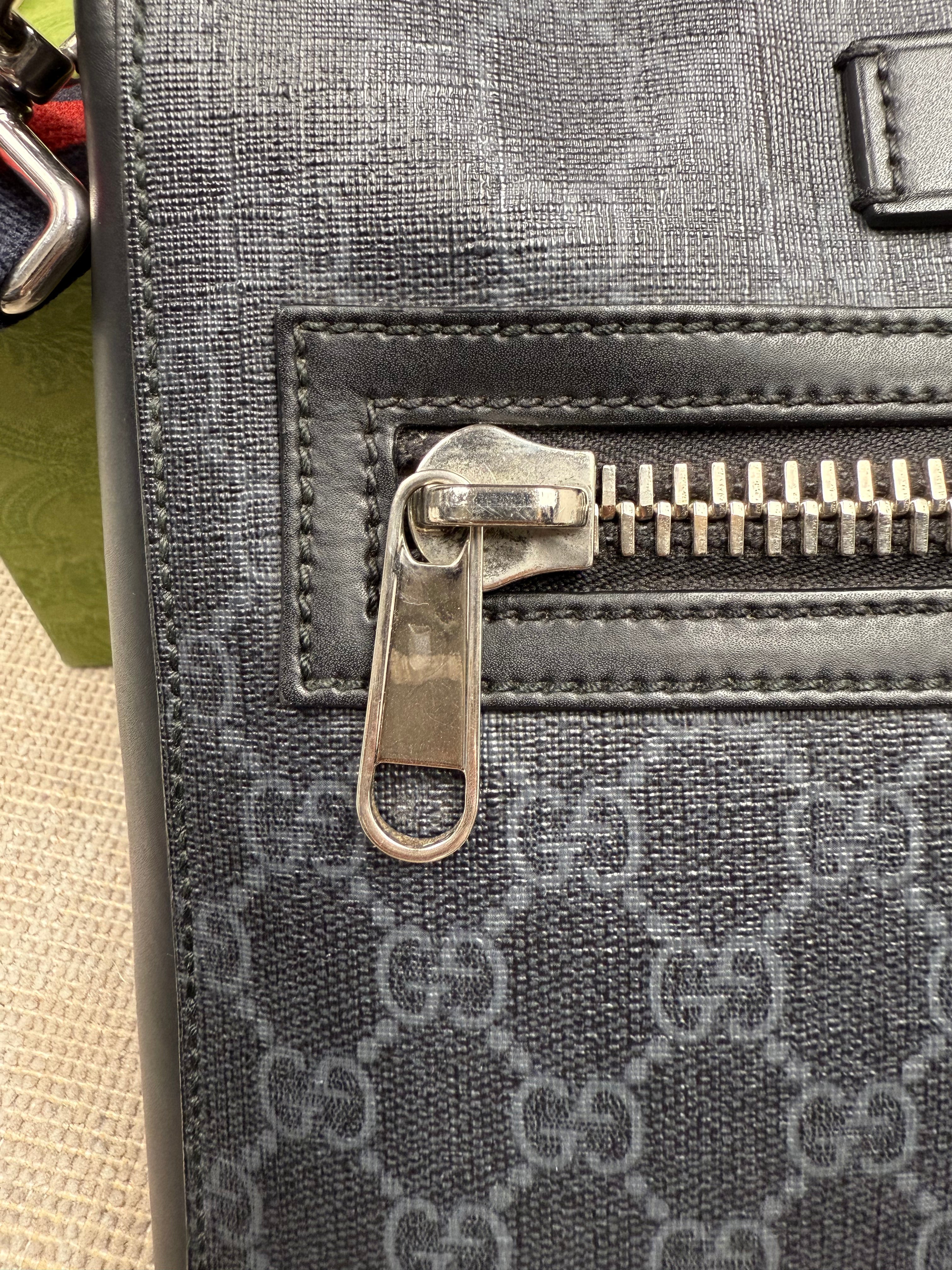 Gucci GG Supreme Messenger Bag (Small) - Black