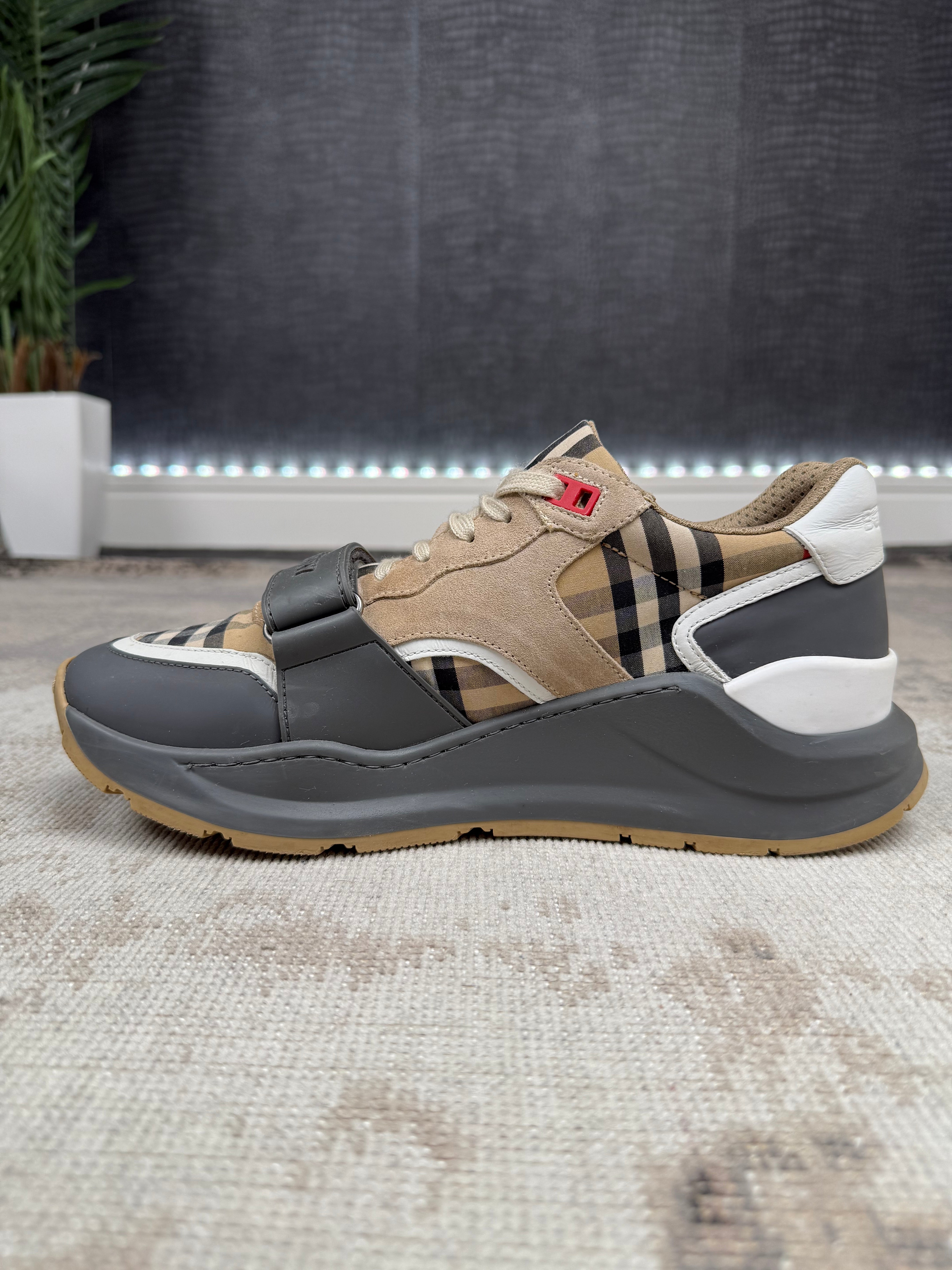 Burberry Ramsey Trainer - Grey / Beige Burberry