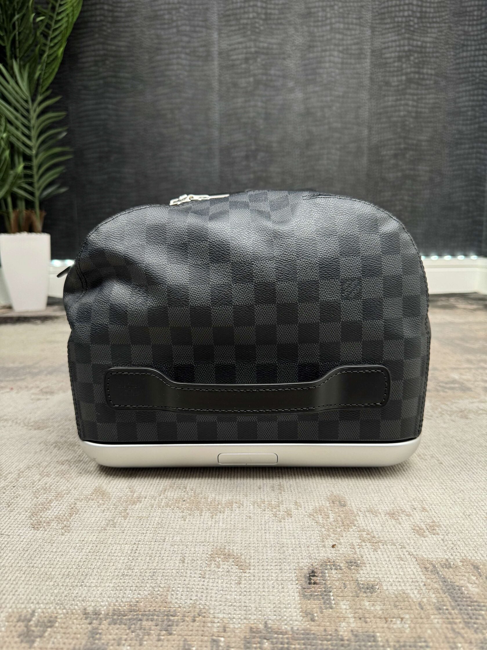 Louis Vuitton Horizon Soft Duffle 55 - Black Louis Vuitton