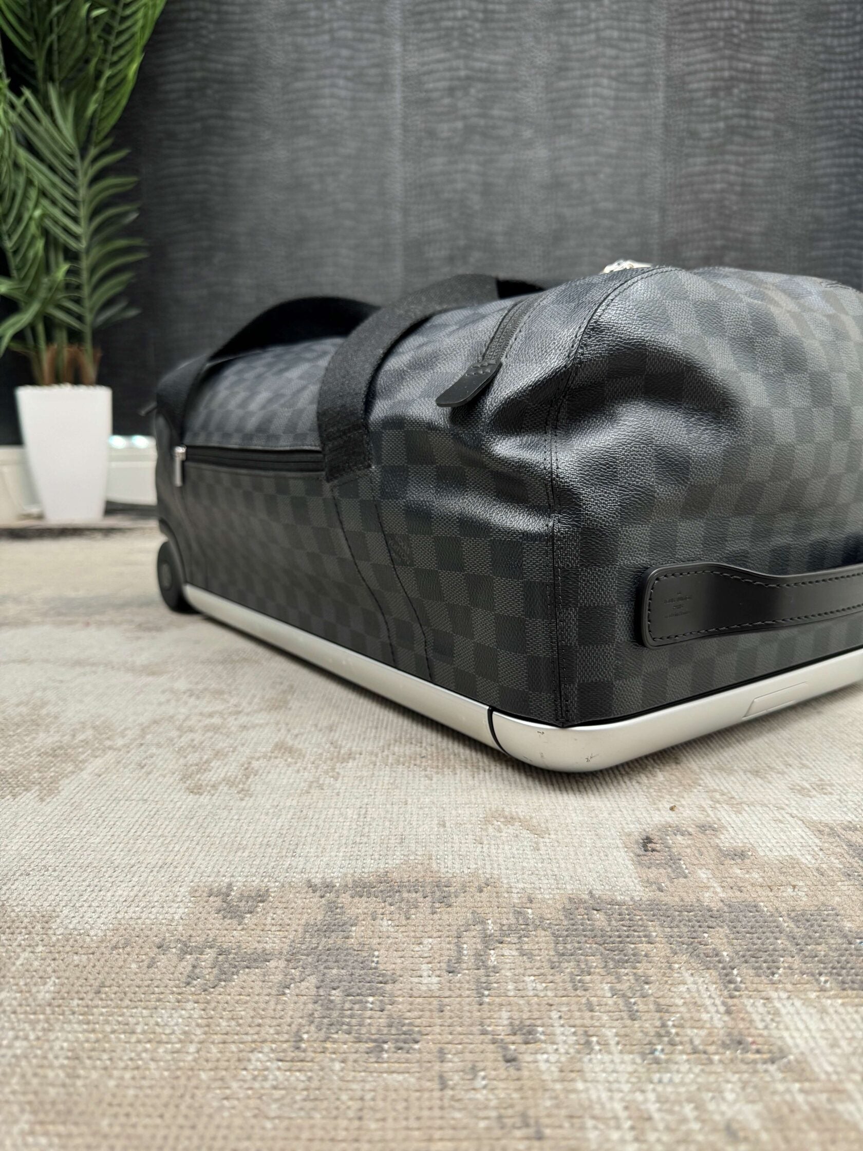 Louis Vuitton Horizon Soft Duffle 55 - Black Louis Vuitton