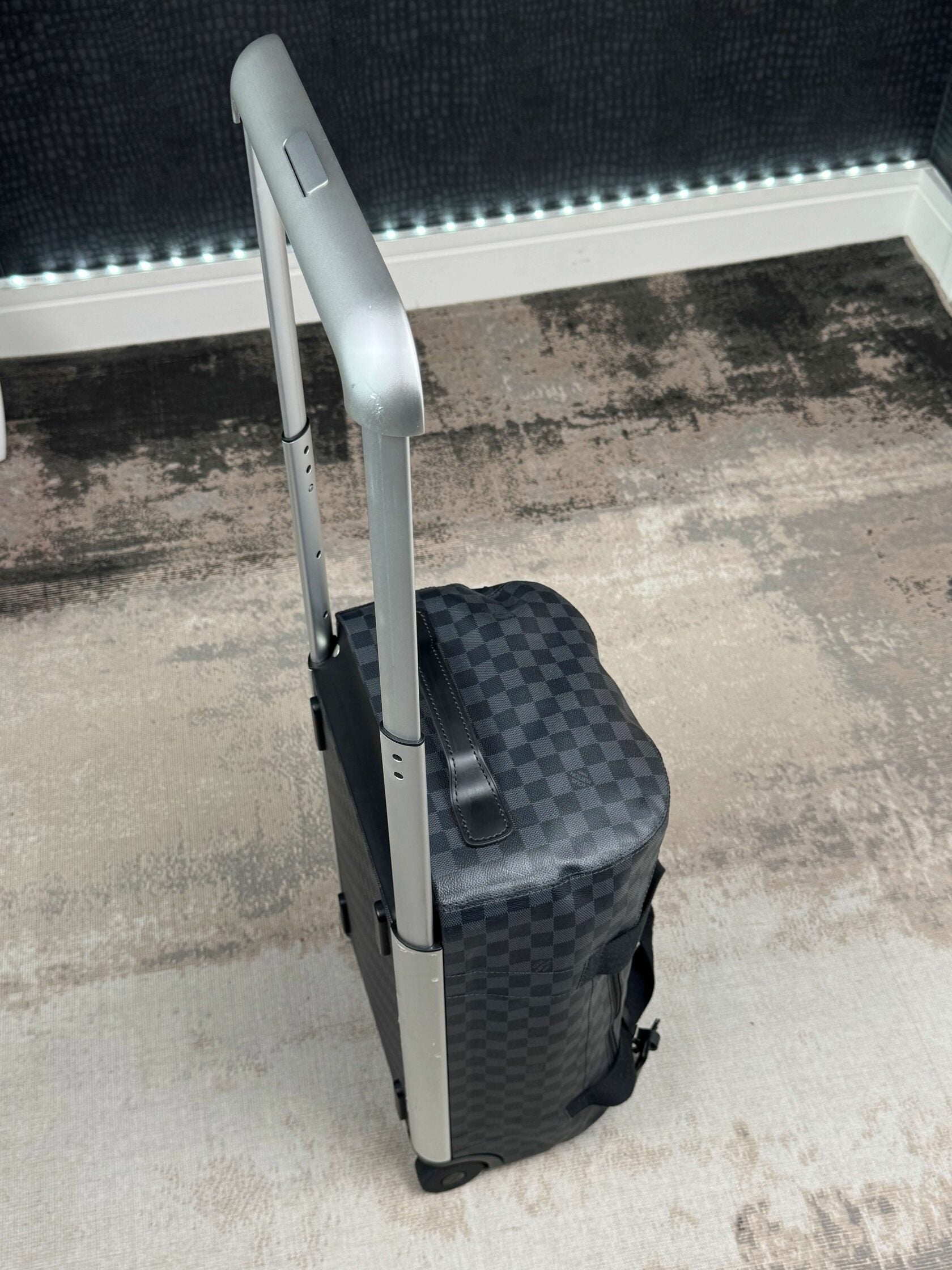 Louis Vuitton Horizon Soft Duffle 55 - Black Louis Vuitton