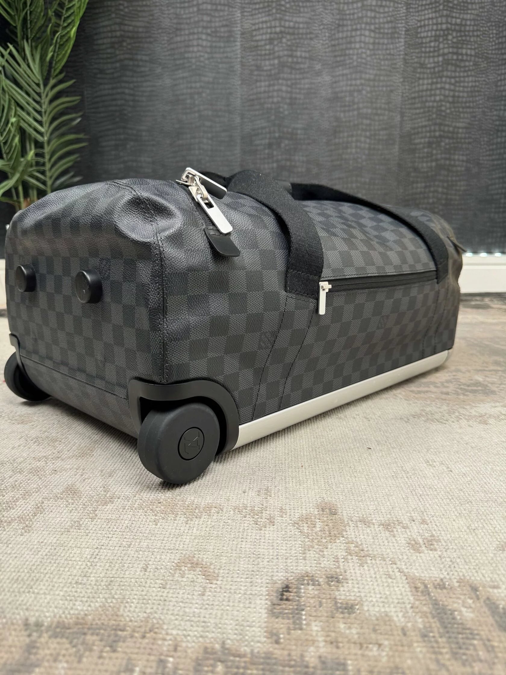 Louis Vuitton Horizon Soft Duffle 55 - Black Louis Vuitton
