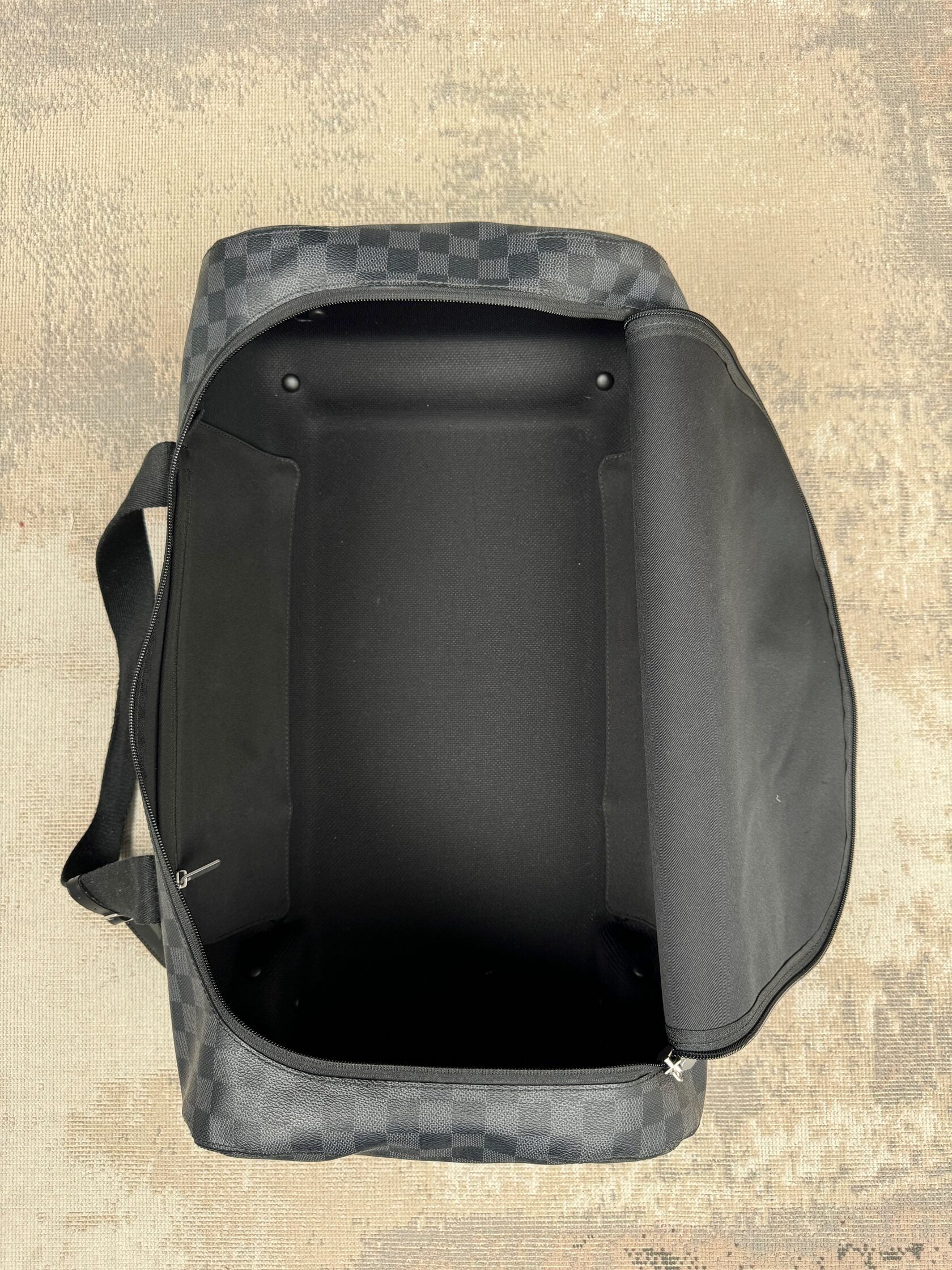 Louis Vuitton Horizon Soft Duffle 55 - Black Louis Vuitton