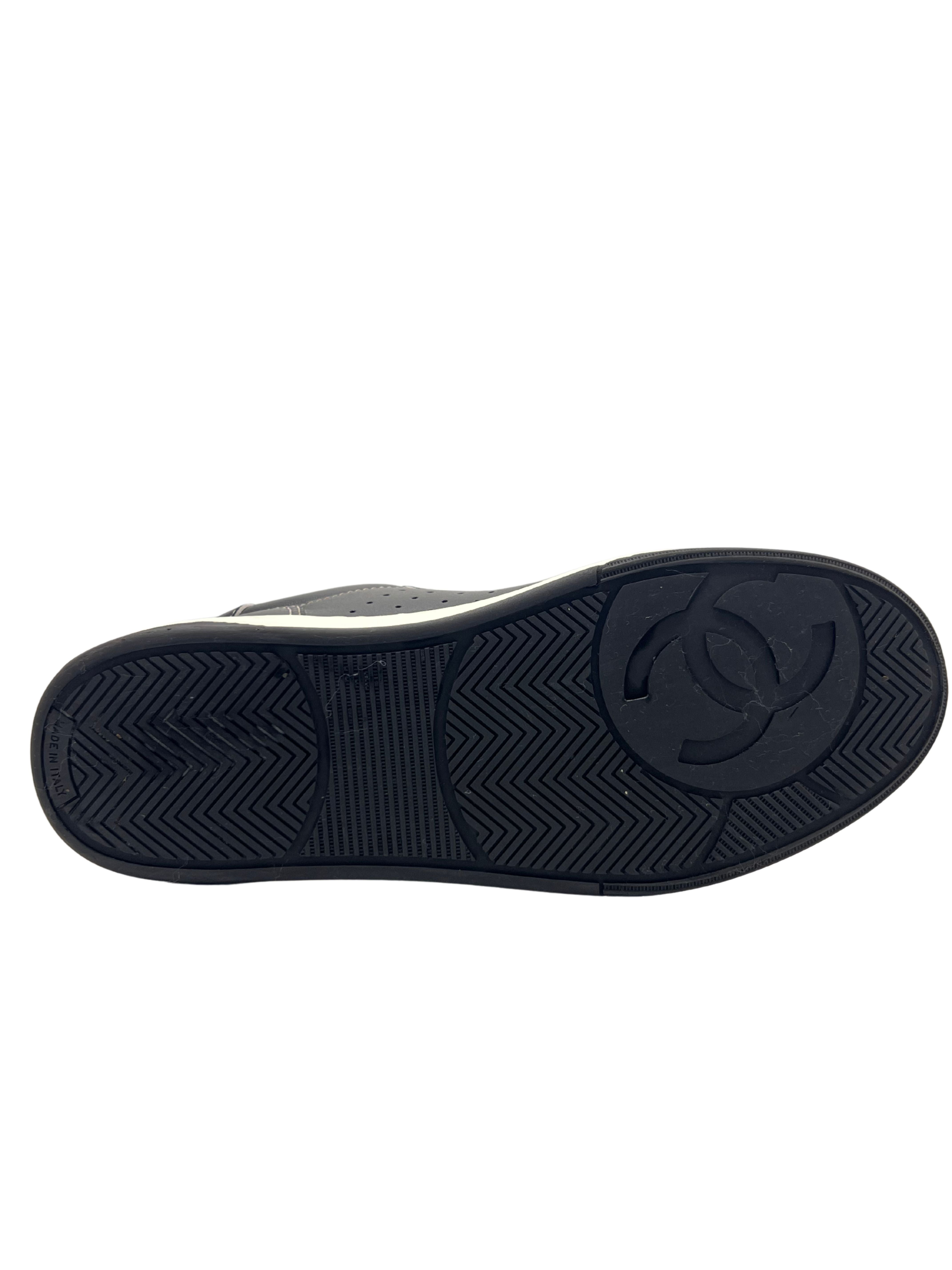 CHANEL Heel Print Sneaker - Black