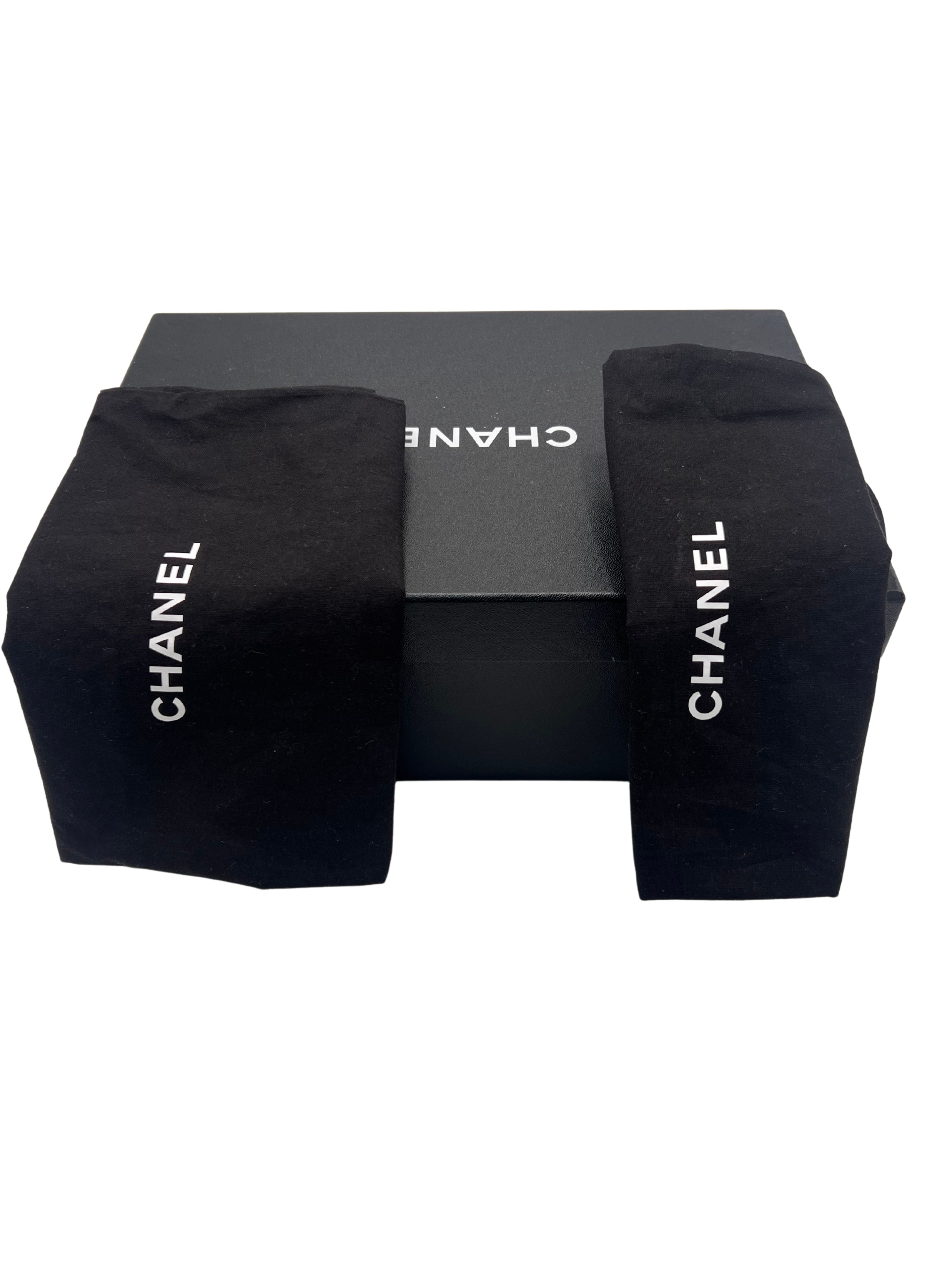 CHANEL Heel Print Sneaker - Black