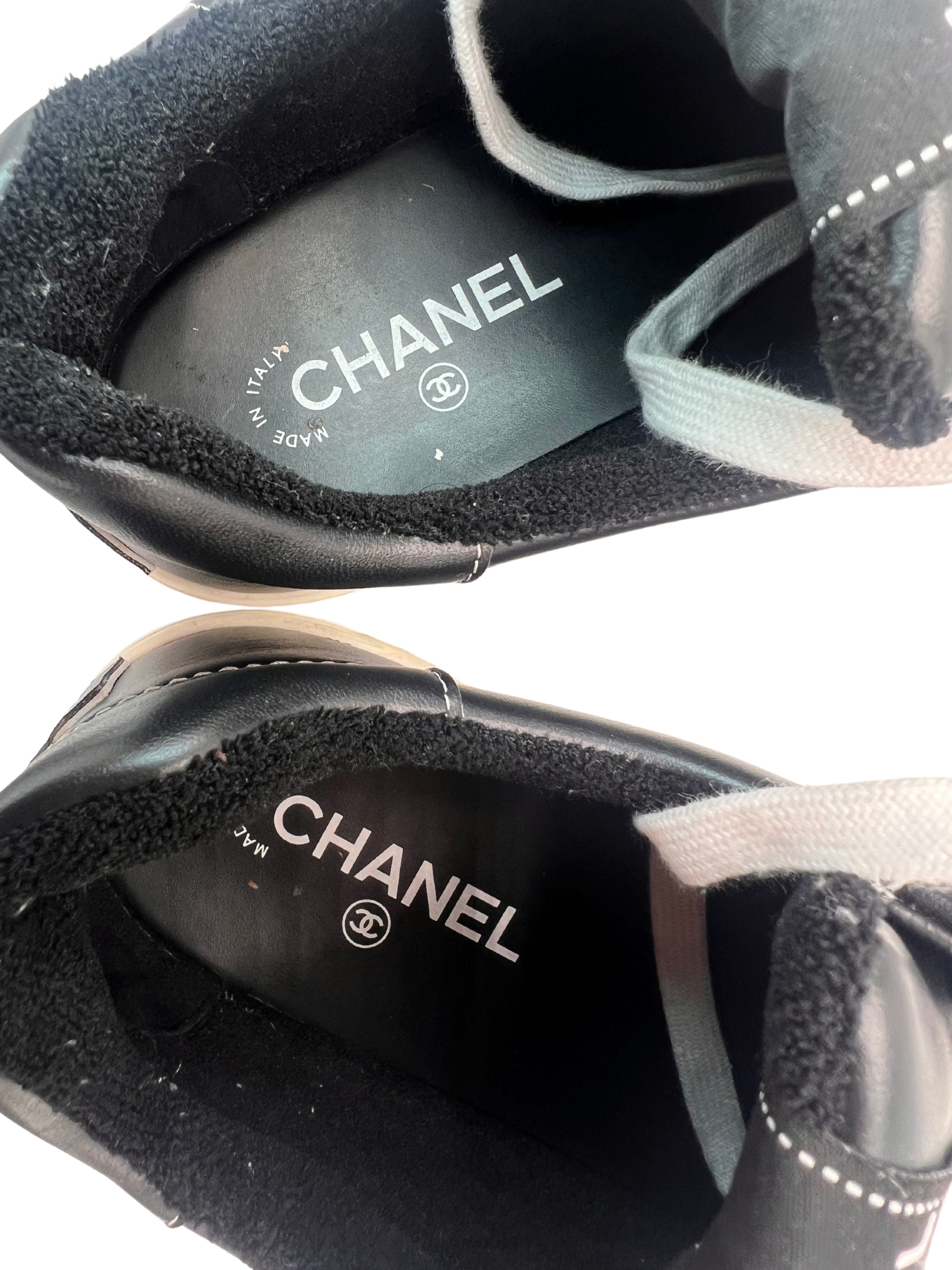 CHANEL Heel Print Sneaker - Black