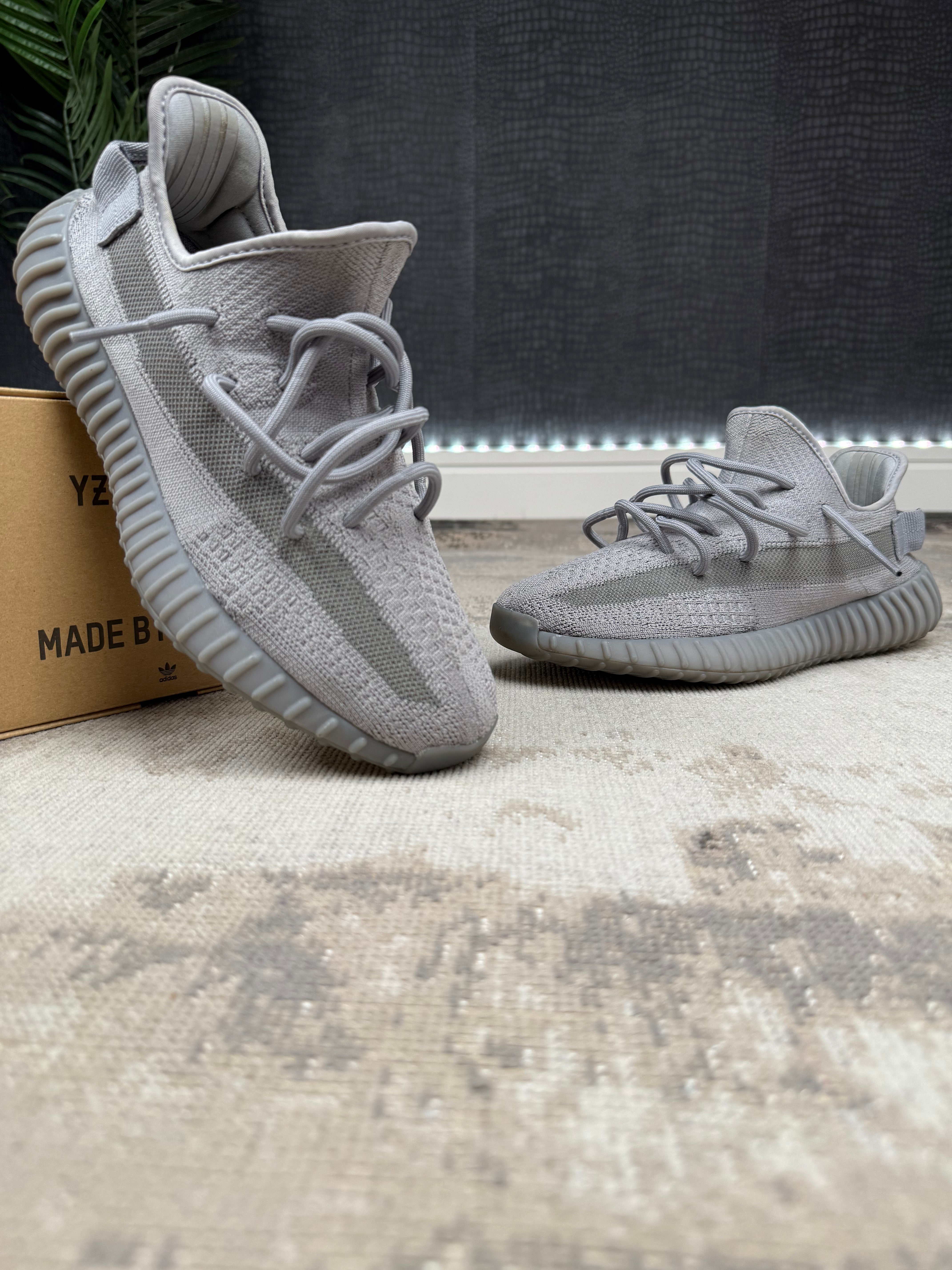 Yeezy 350 V2 Trainer - Steel Grey Yeezy