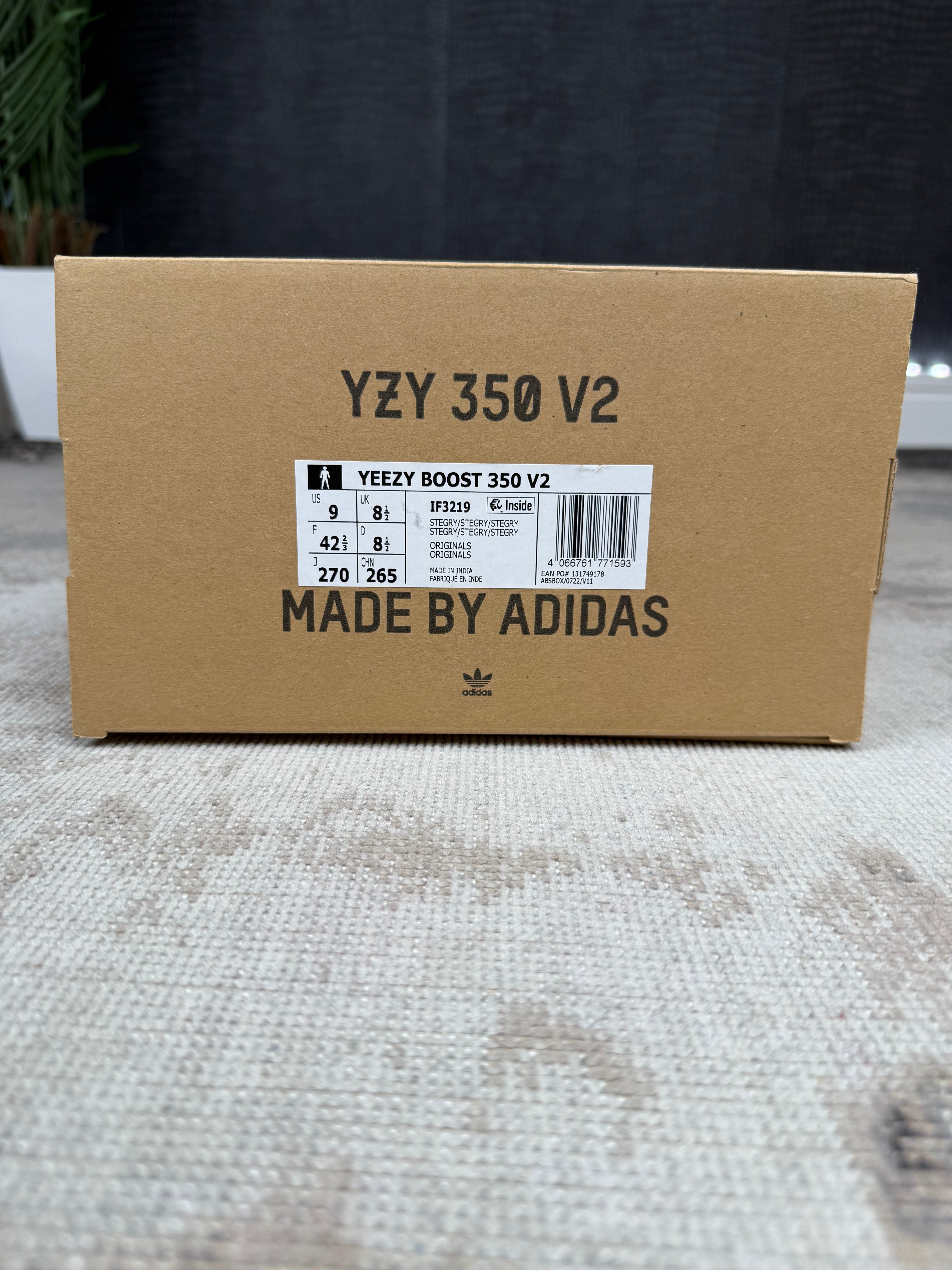Yeezy 350 V2 Trainer - Steel Grey Yeezy