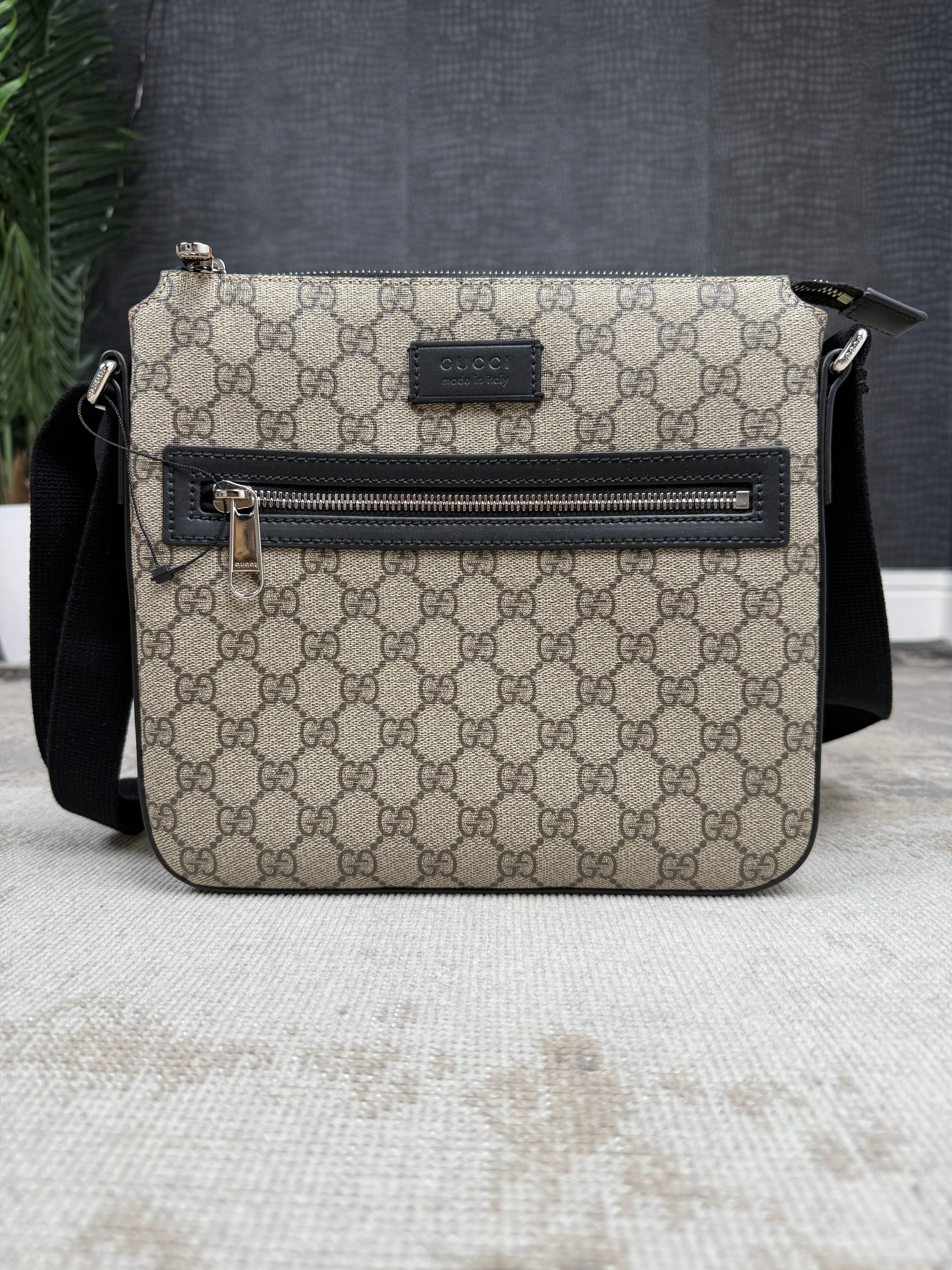 Gucci GG Supreme Messenger Bag - Beige (Unused) Gucci