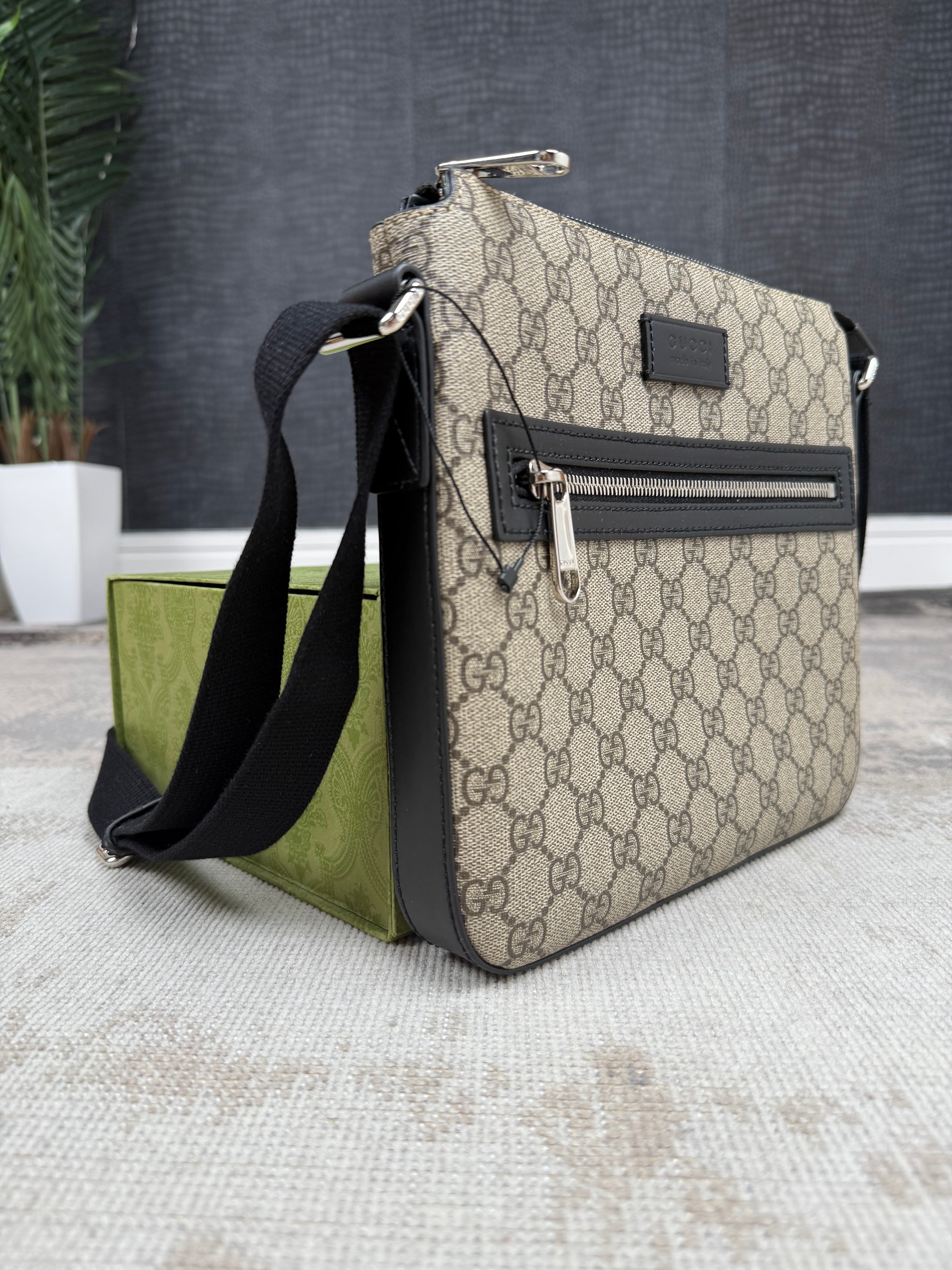 Gucci GG Supreme Messenger Bag - Beige (Unused) Gucci
