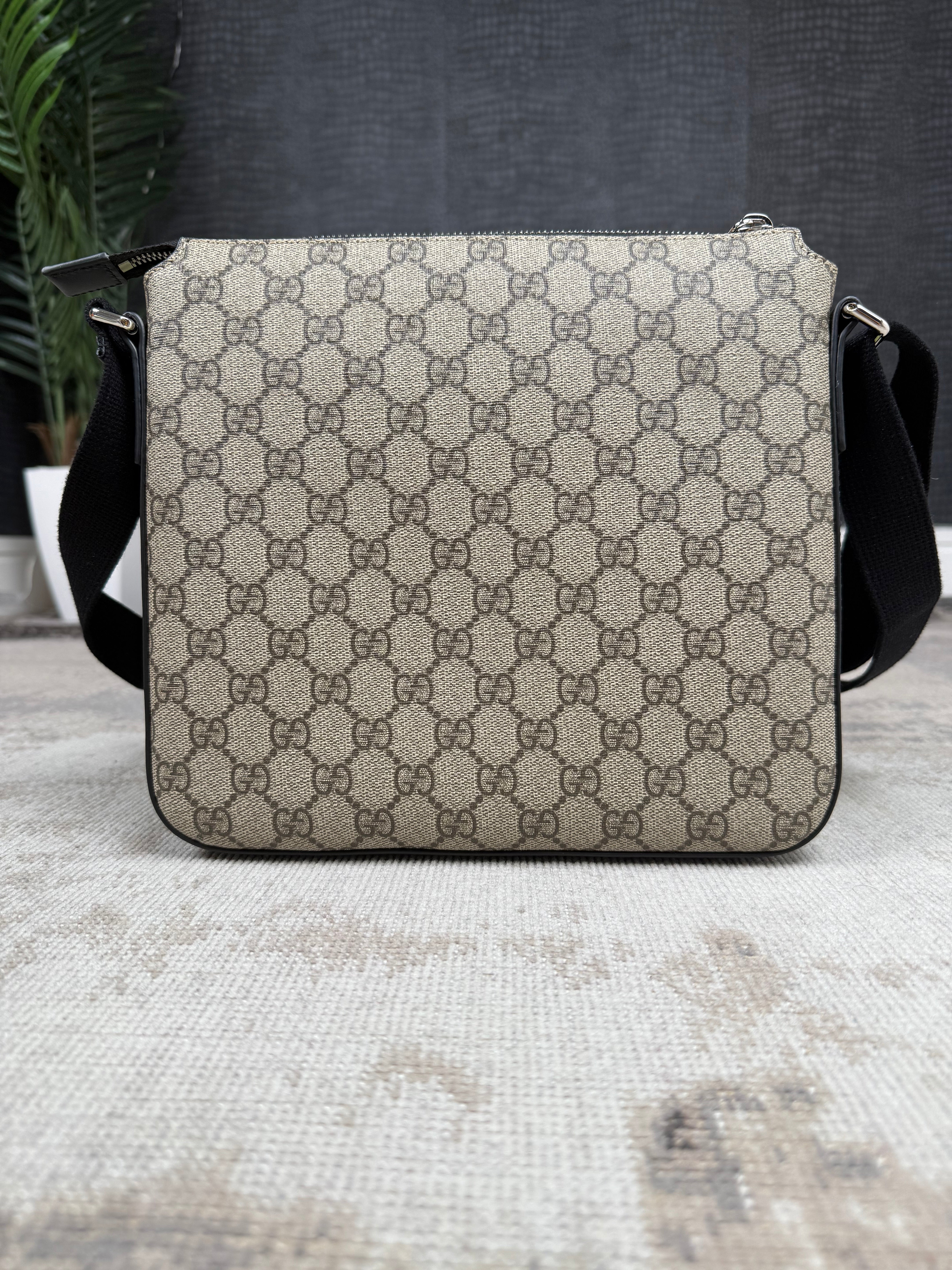 Gucci GG Supreme Messenger Bag - Beige (Unused) Gucci