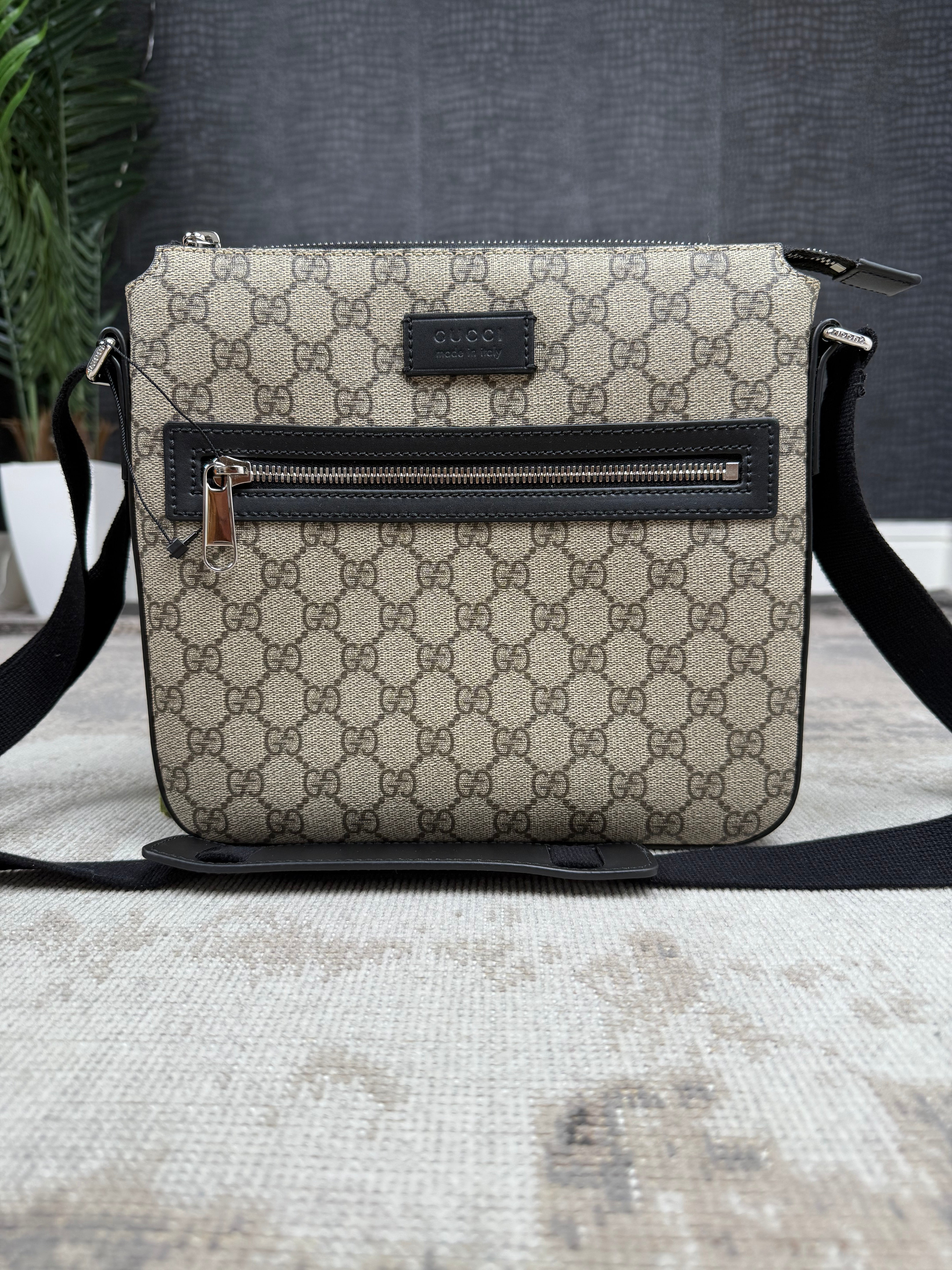 Gucci GG Supreme Messenger Bag - Beige (Unused) Gucci