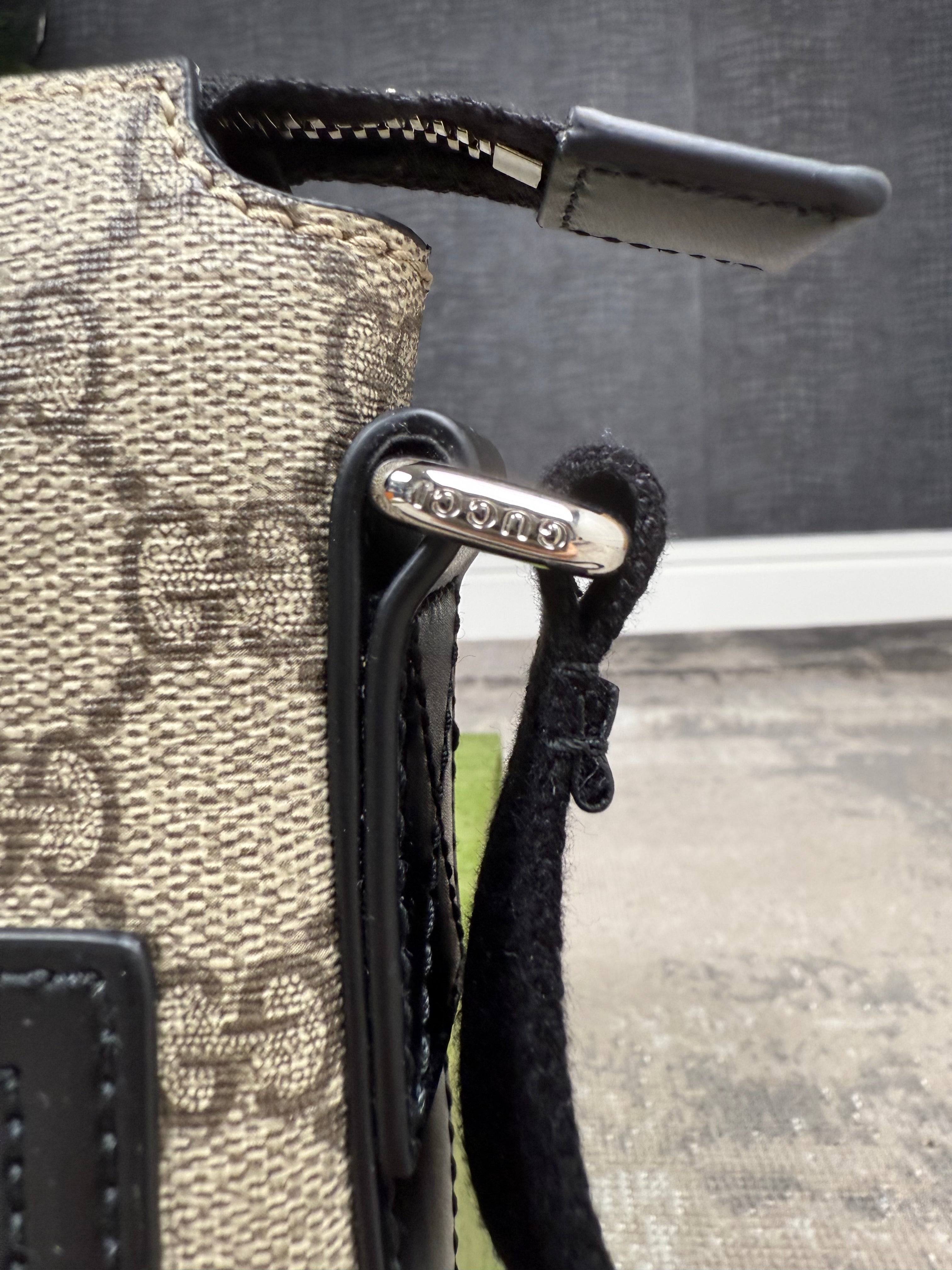 Gucci GG Supreme Messenger Bag - Beige (Unused) Gucci