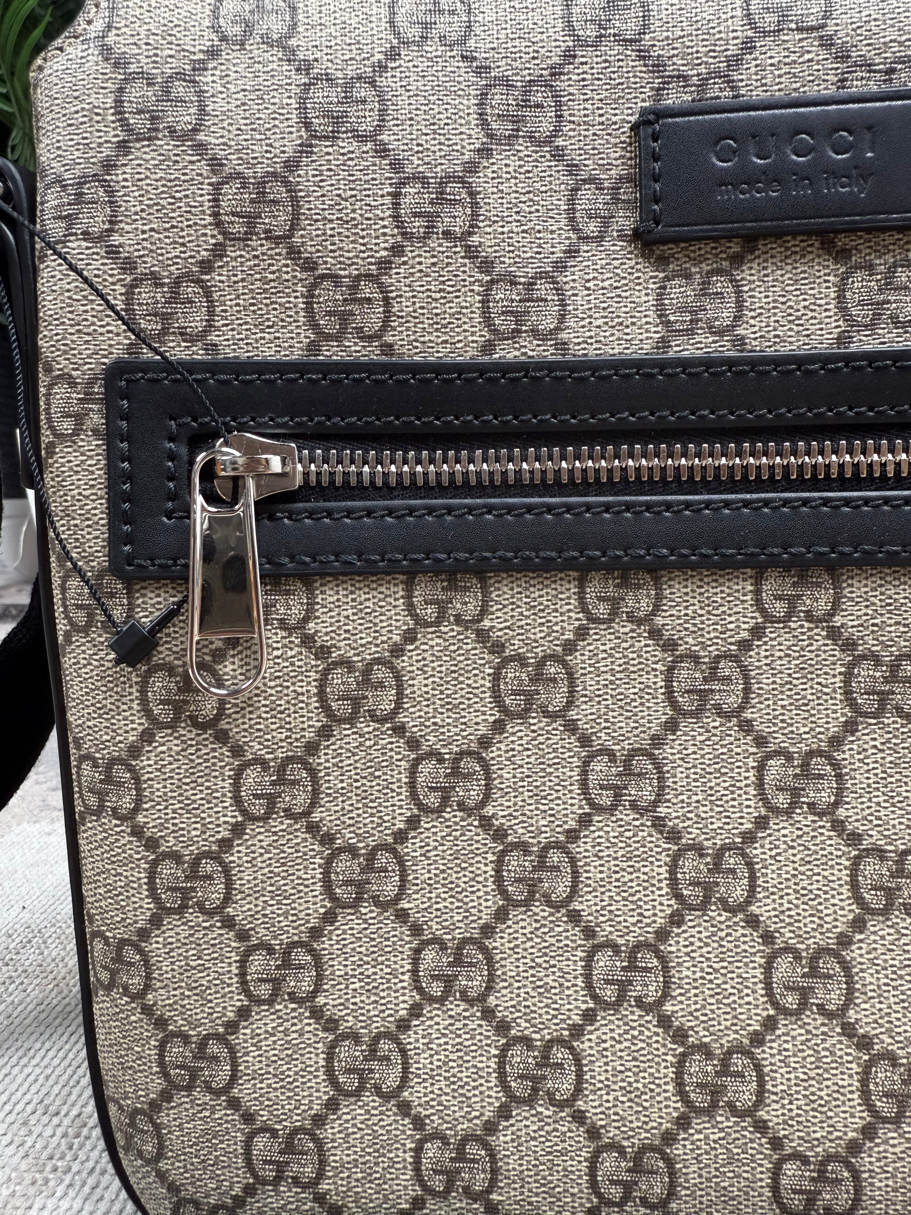 Gucci GG Supreme Messenger Bag - Beige (Unused) Gucci