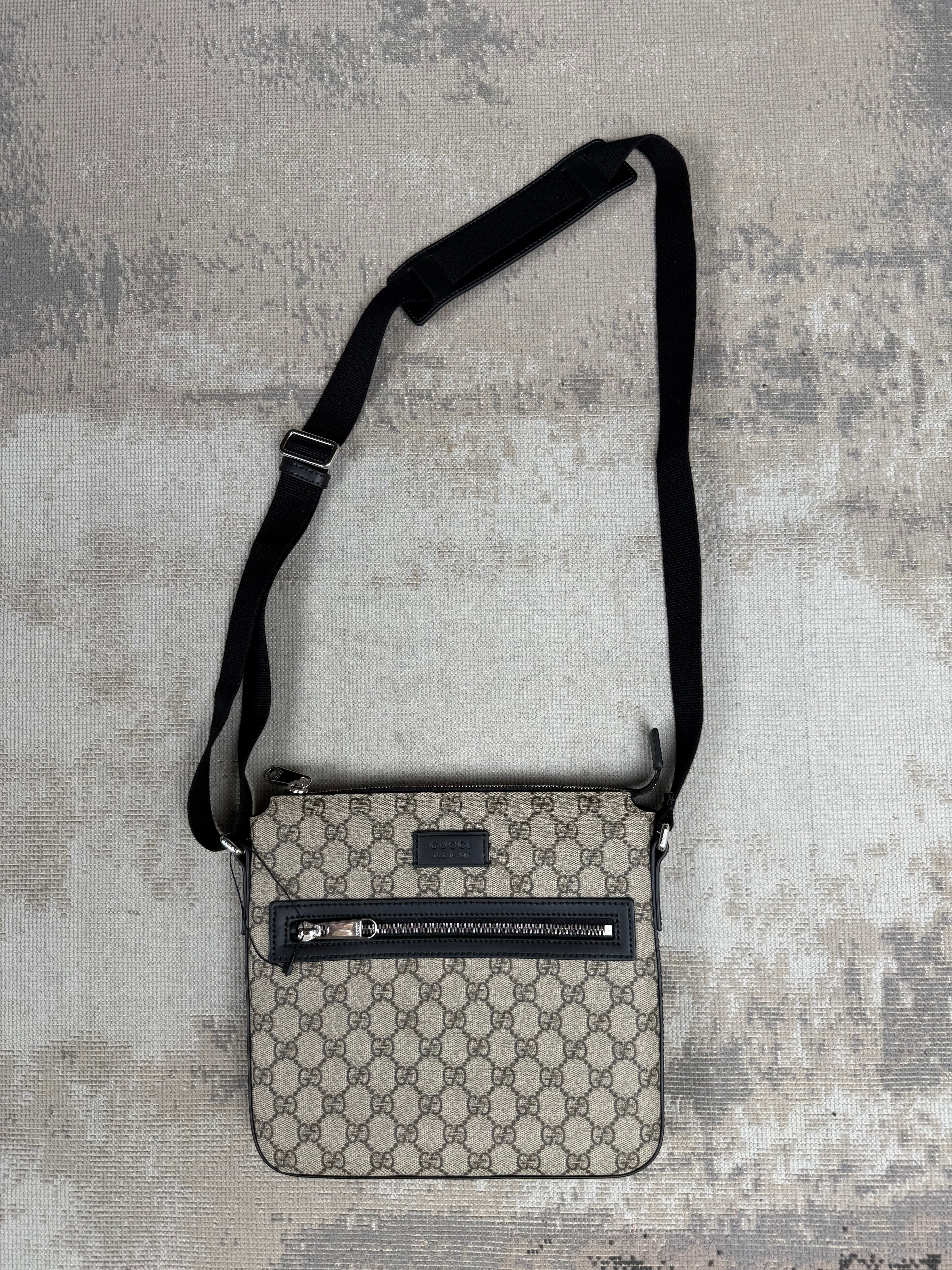 Gucci GG Supreme Messenger Bag - Beige (Unused) Gucci