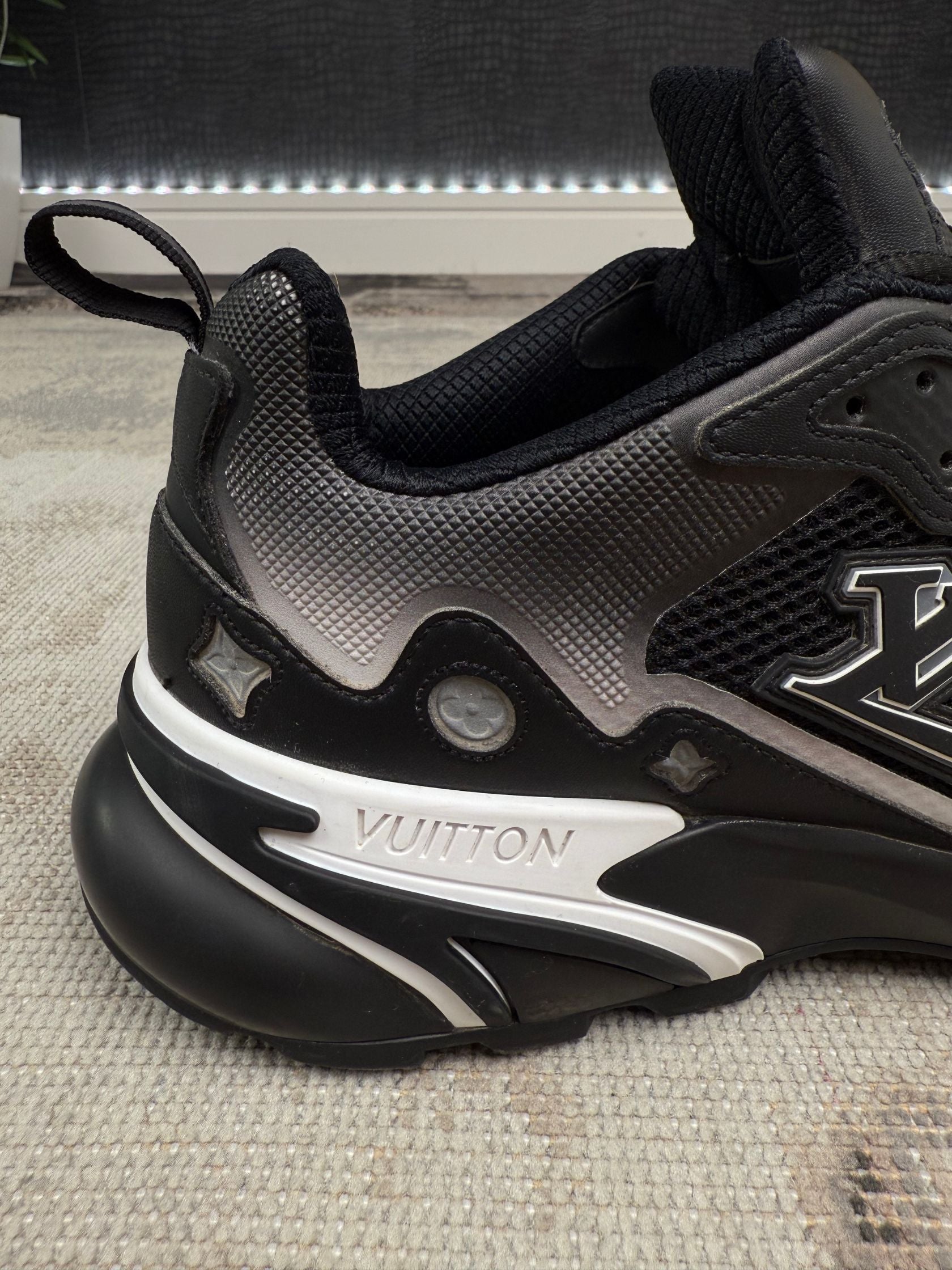 Louis Vuitton LV Runner Tatic Trainers - Black Louis Vuitton