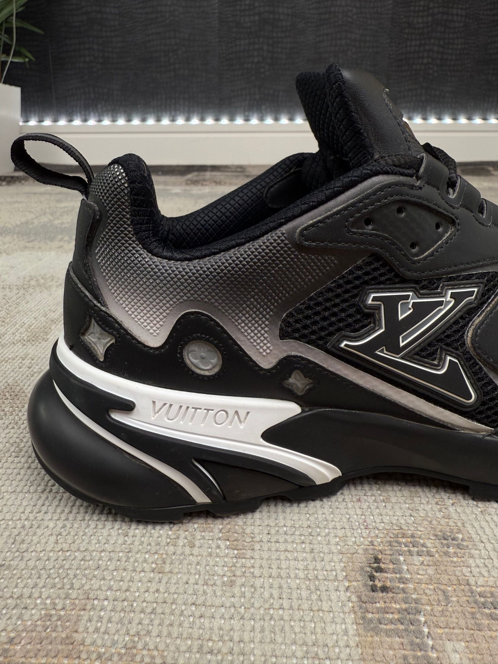 Louis Vuitton LV Runner Tatic Trainers - Black Louis Vuitton